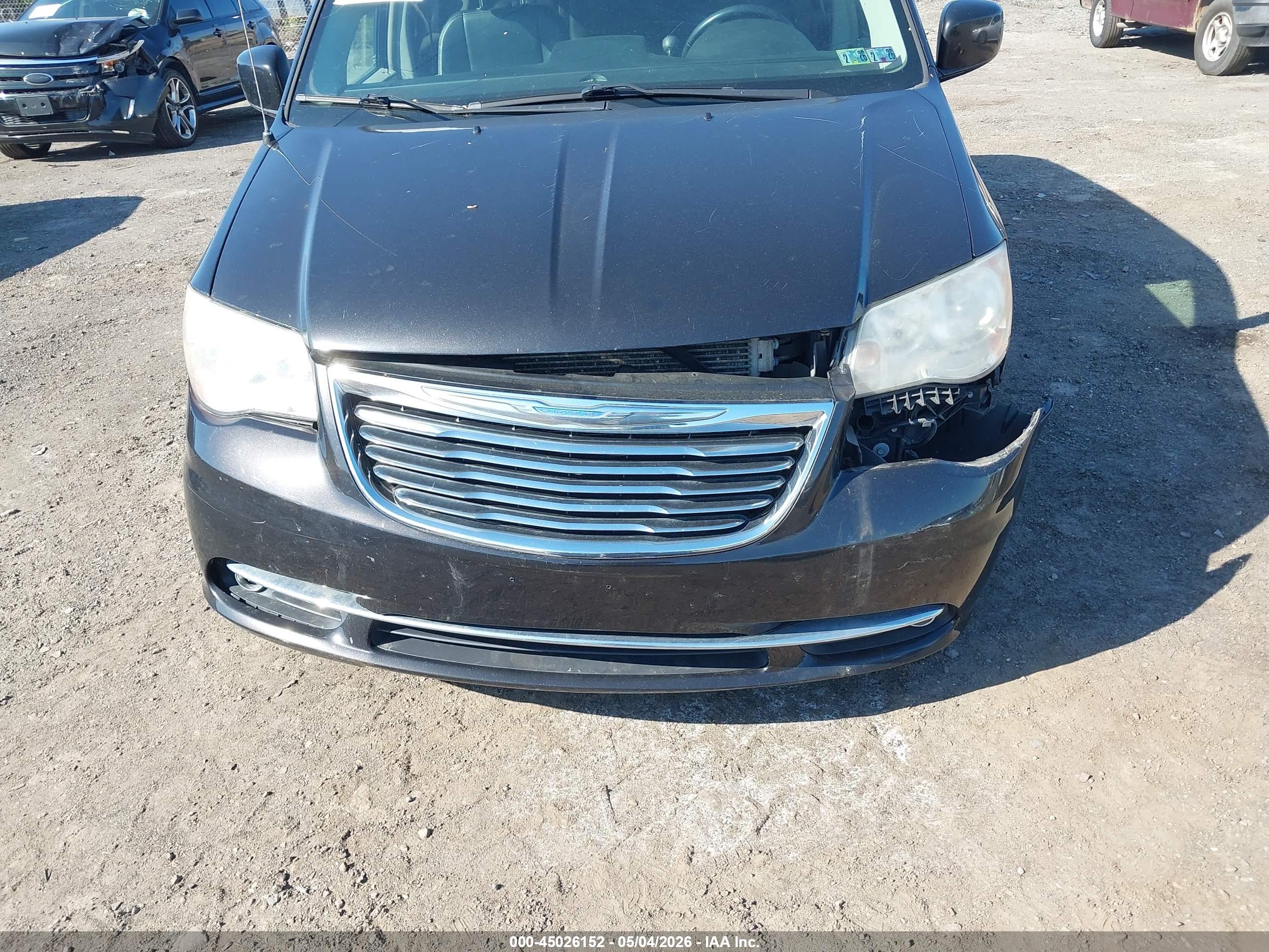 CHRYSLER TOWN image 6