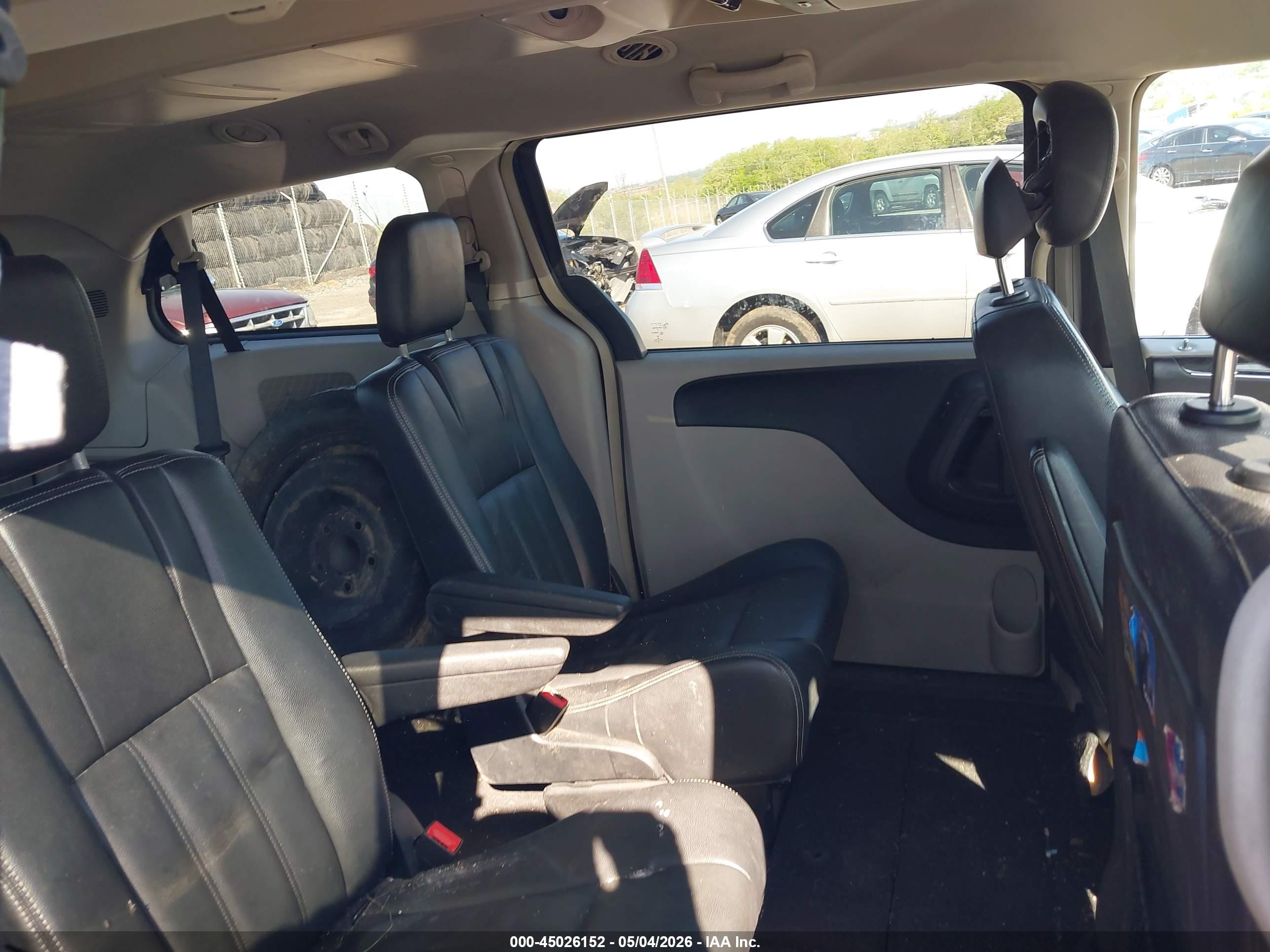 CHRYSLER TOWN image 8