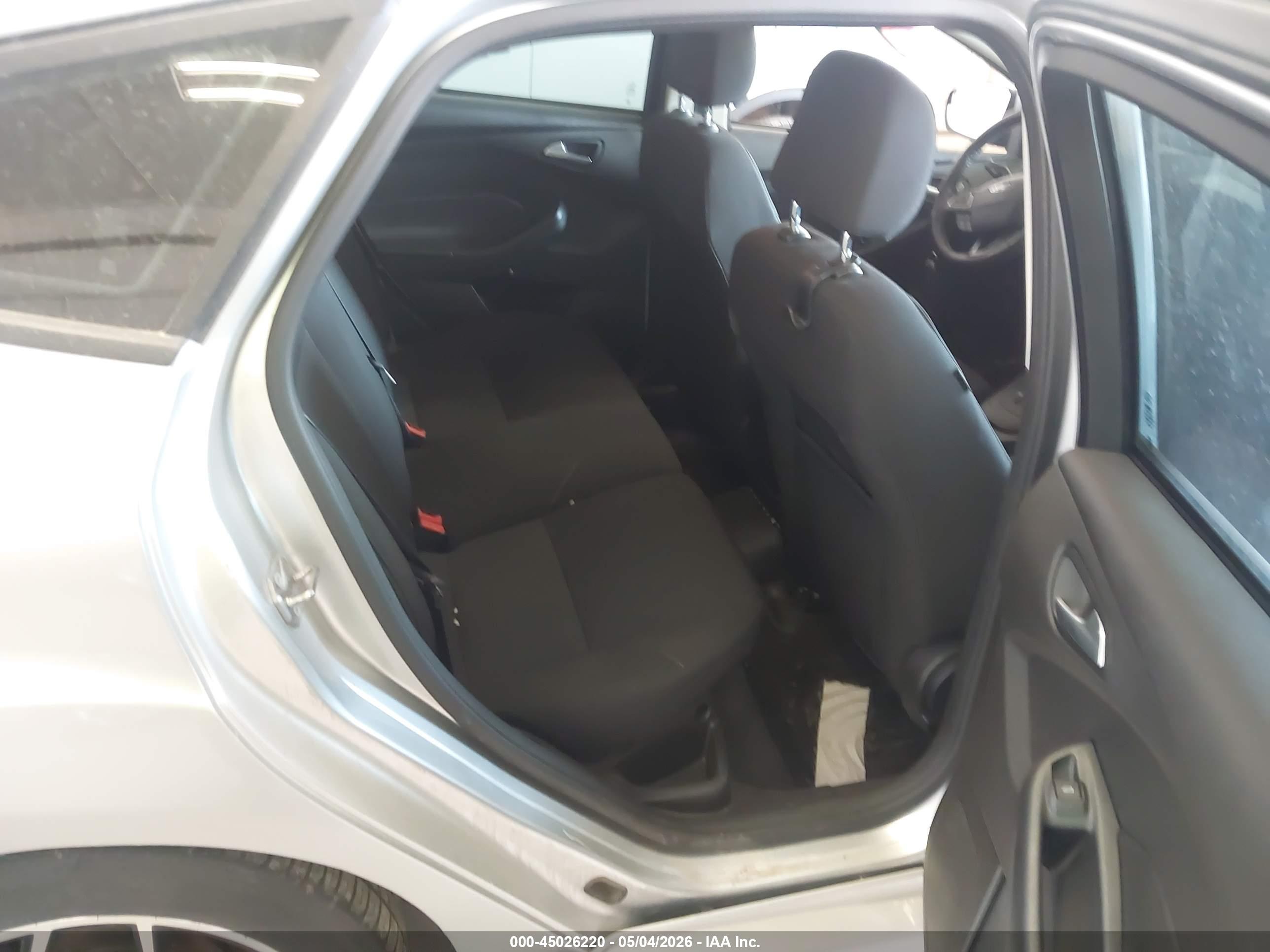 FORD FOCUS image 8