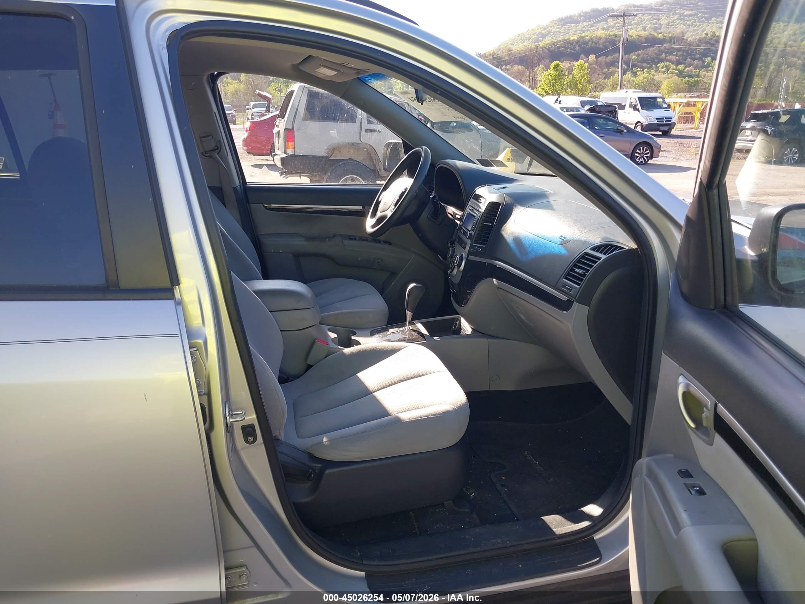 HYUNDAI SANTA image 5