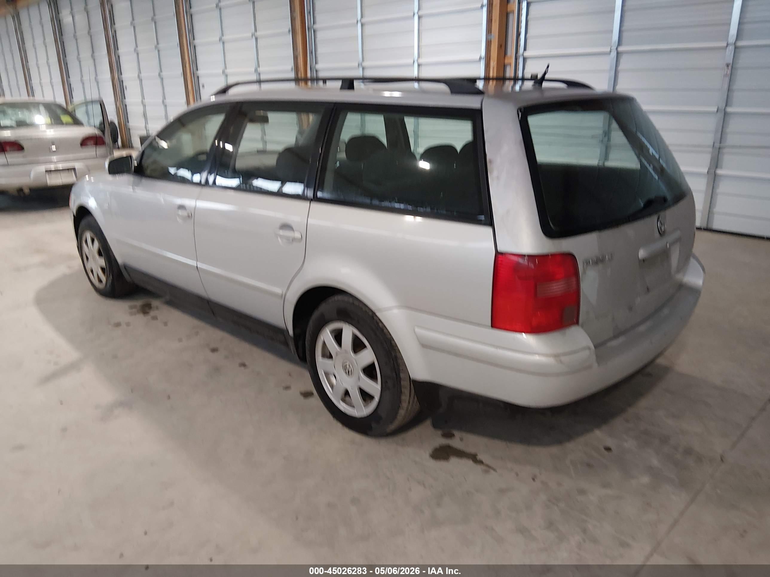 VOLKSWAGEN PASSAT image 3