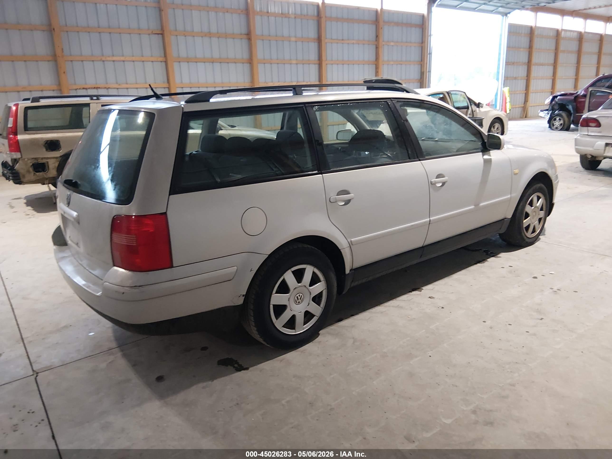 VOLKSWAGEN PASSAT image 4