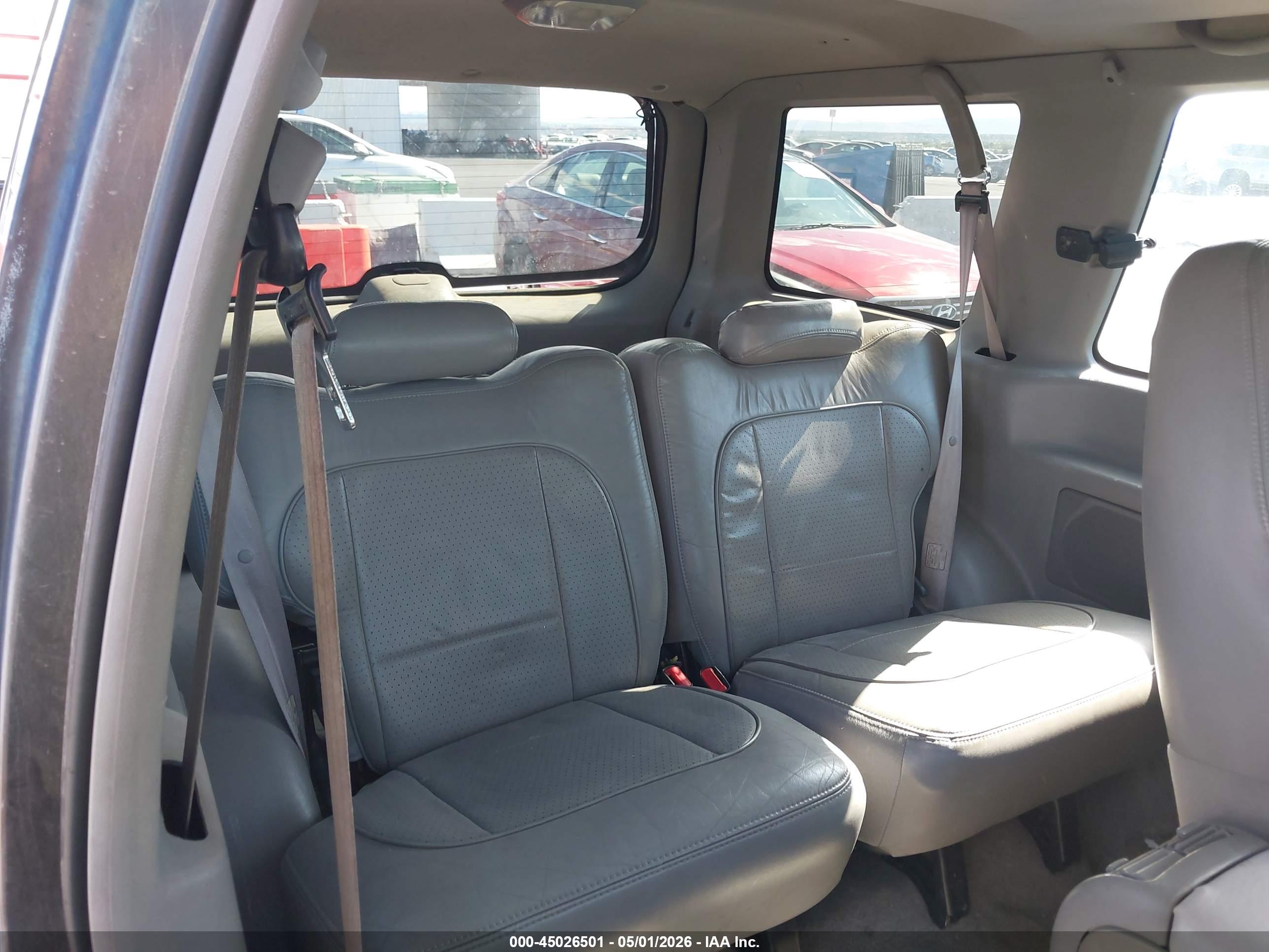 FORD EXPLORER image 8