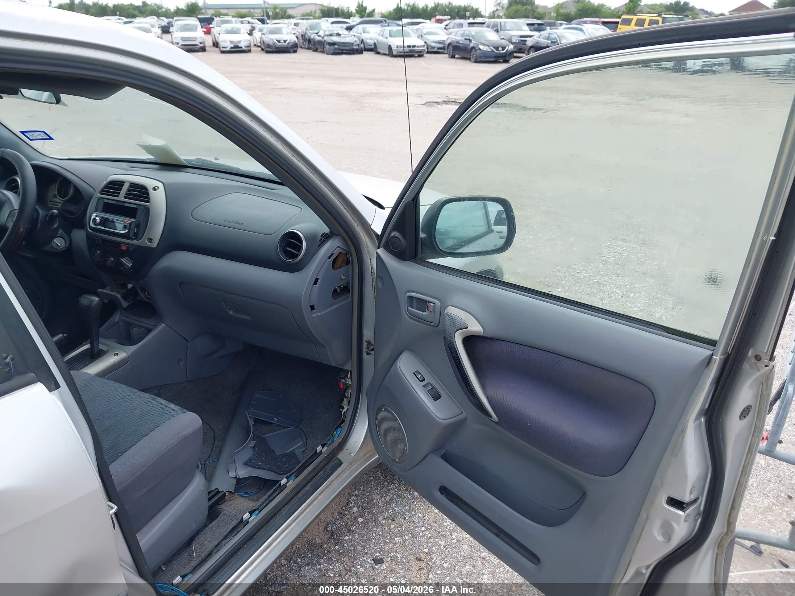 TOYOTA RAV4 image 5