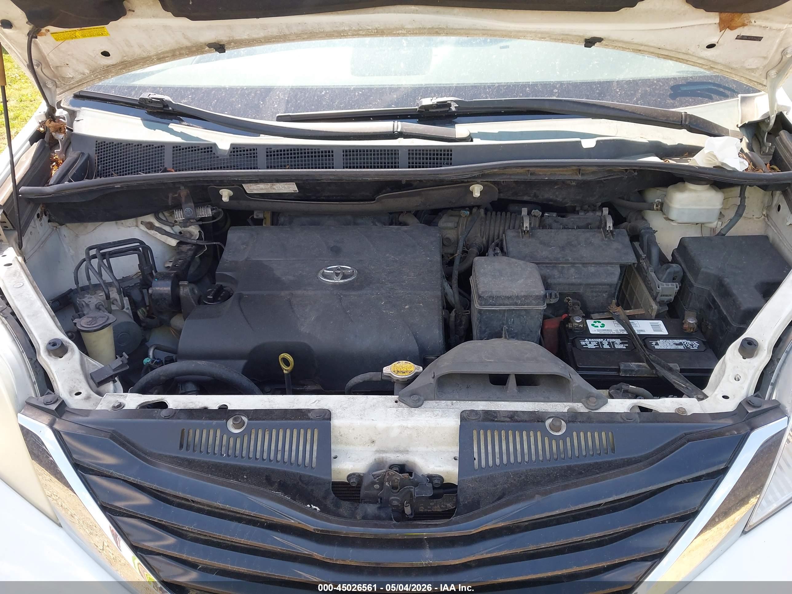 TOYOTA SIENNA image 10