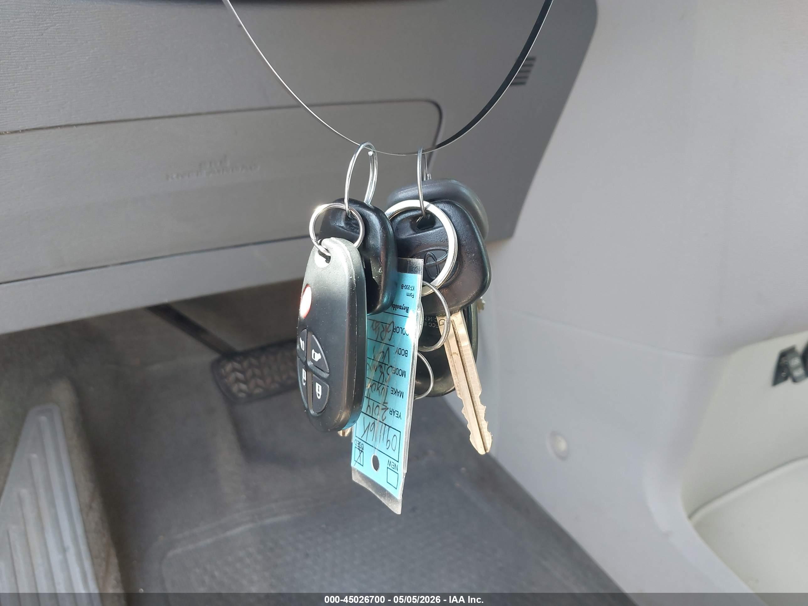 TOYOTA SIENNA image 11