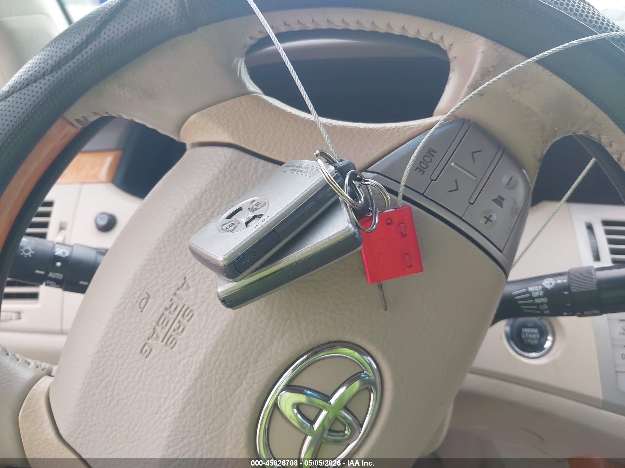 TOYOTA AVALON image 11