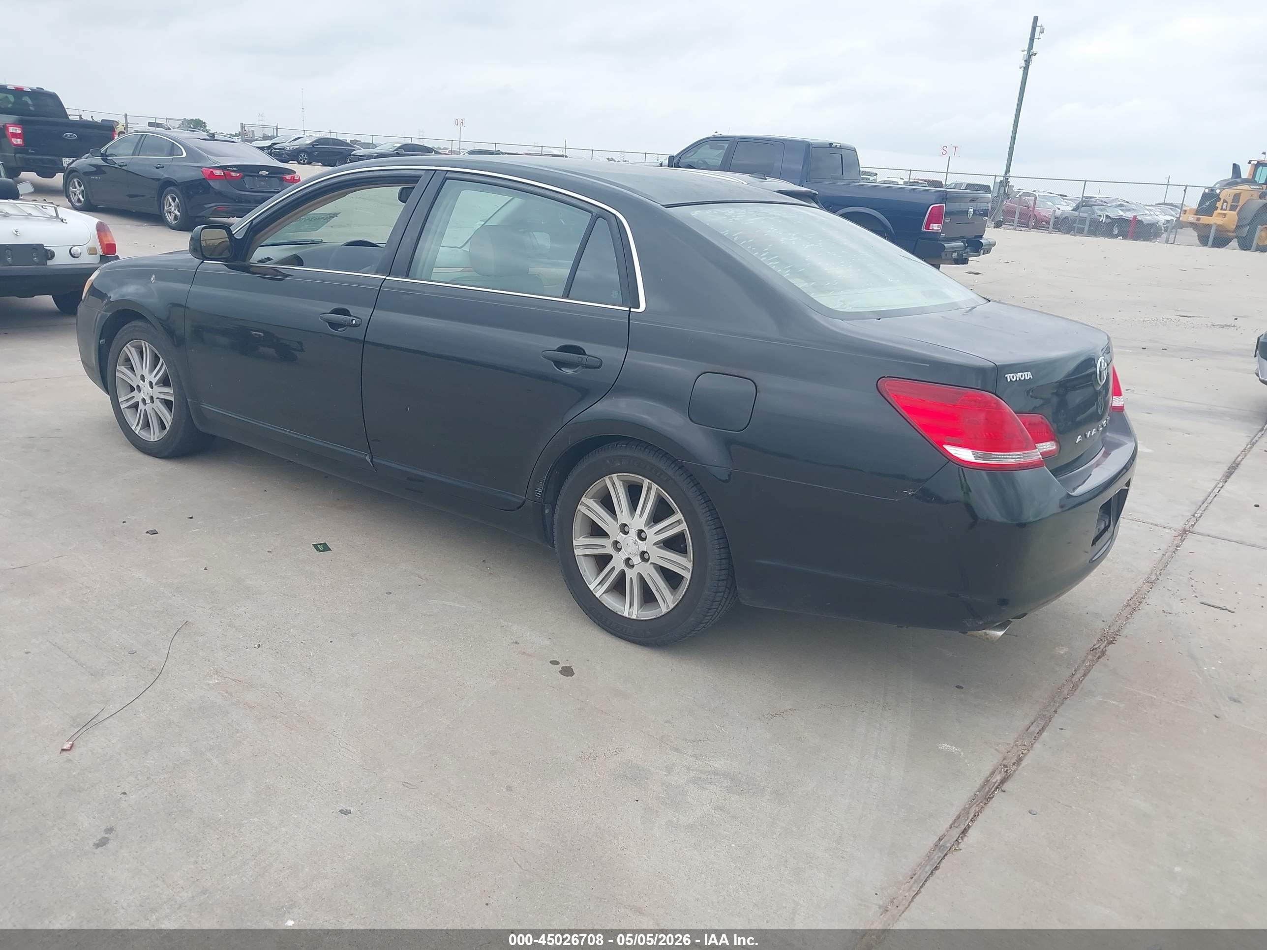 TOYOTA AVALON image 3