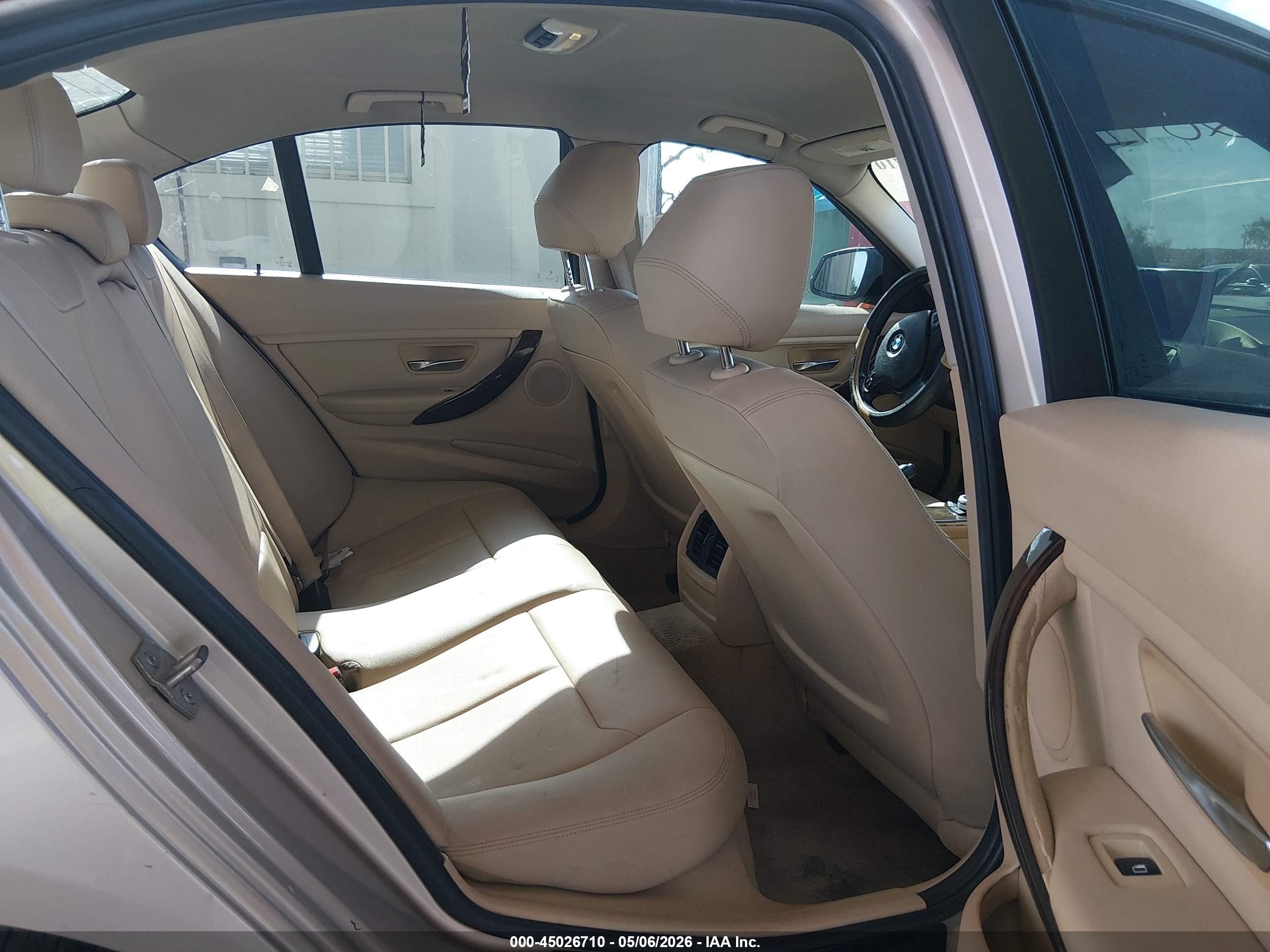 BMW 320I image 8