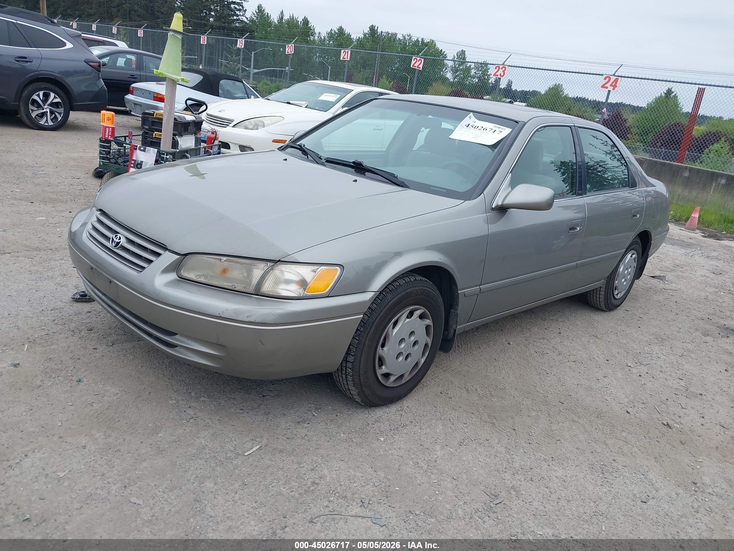 TOYOTA CAMRY image 2