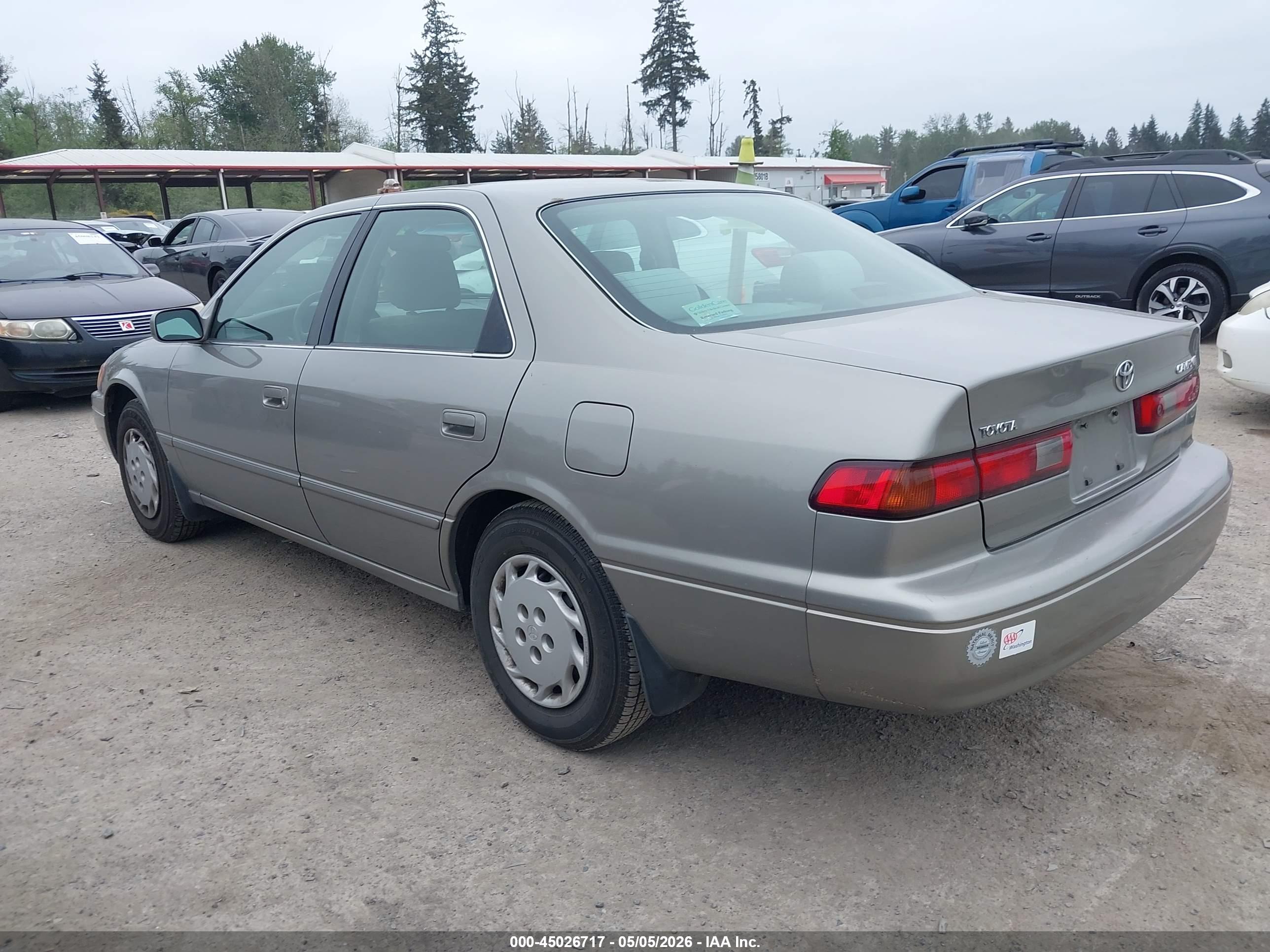 TOYOTA CAMRY image 3