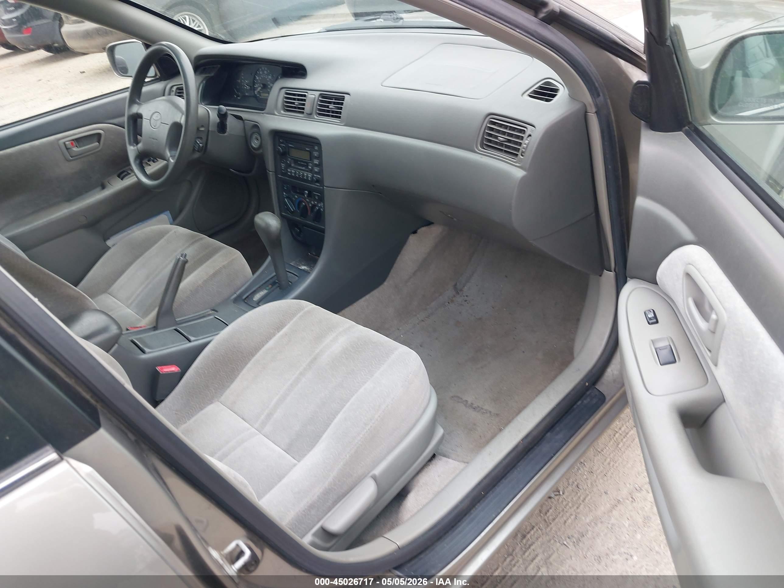 TOYOTA CAMRY image 5