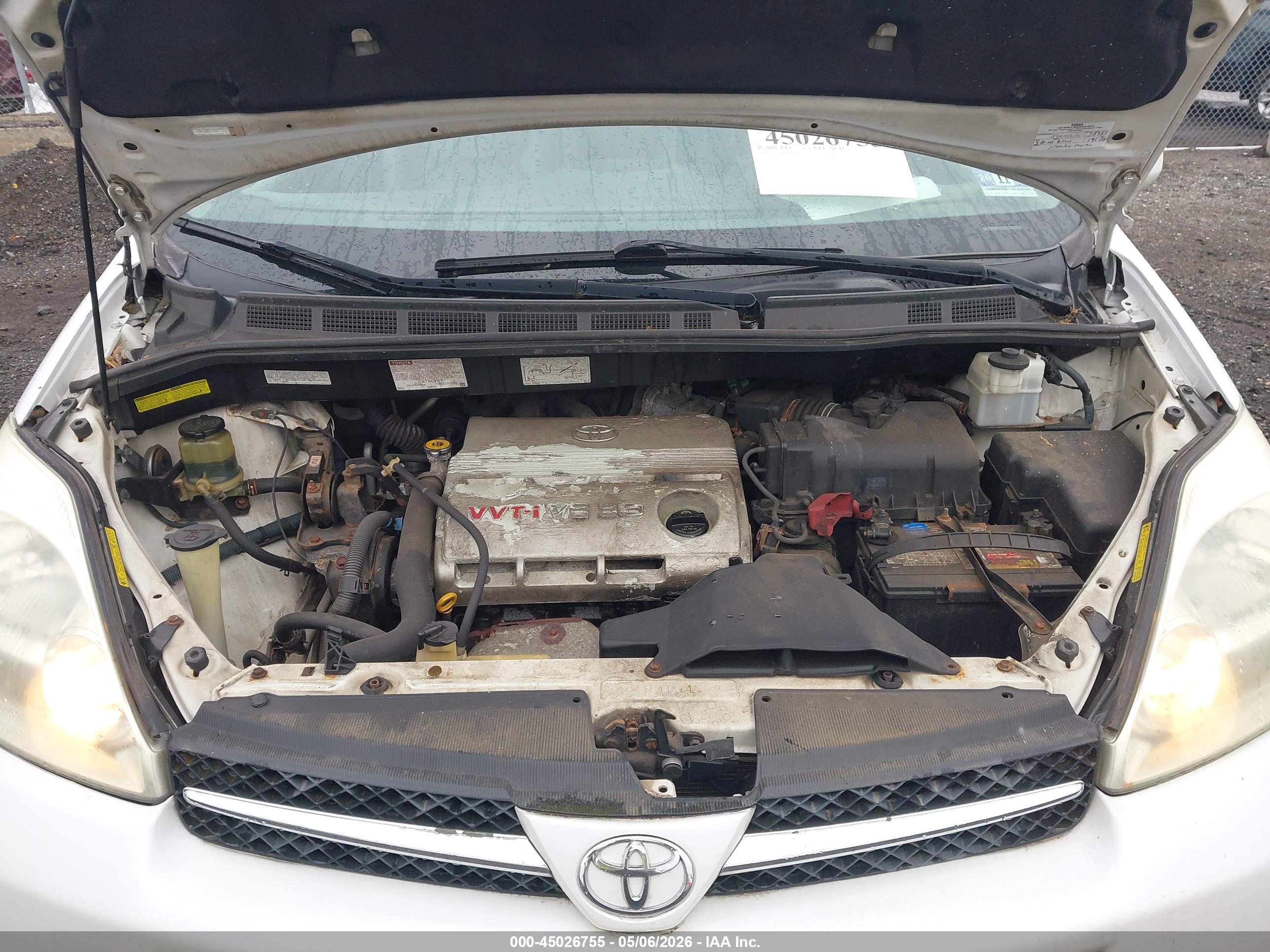 TOYOTA SIENNA image 10