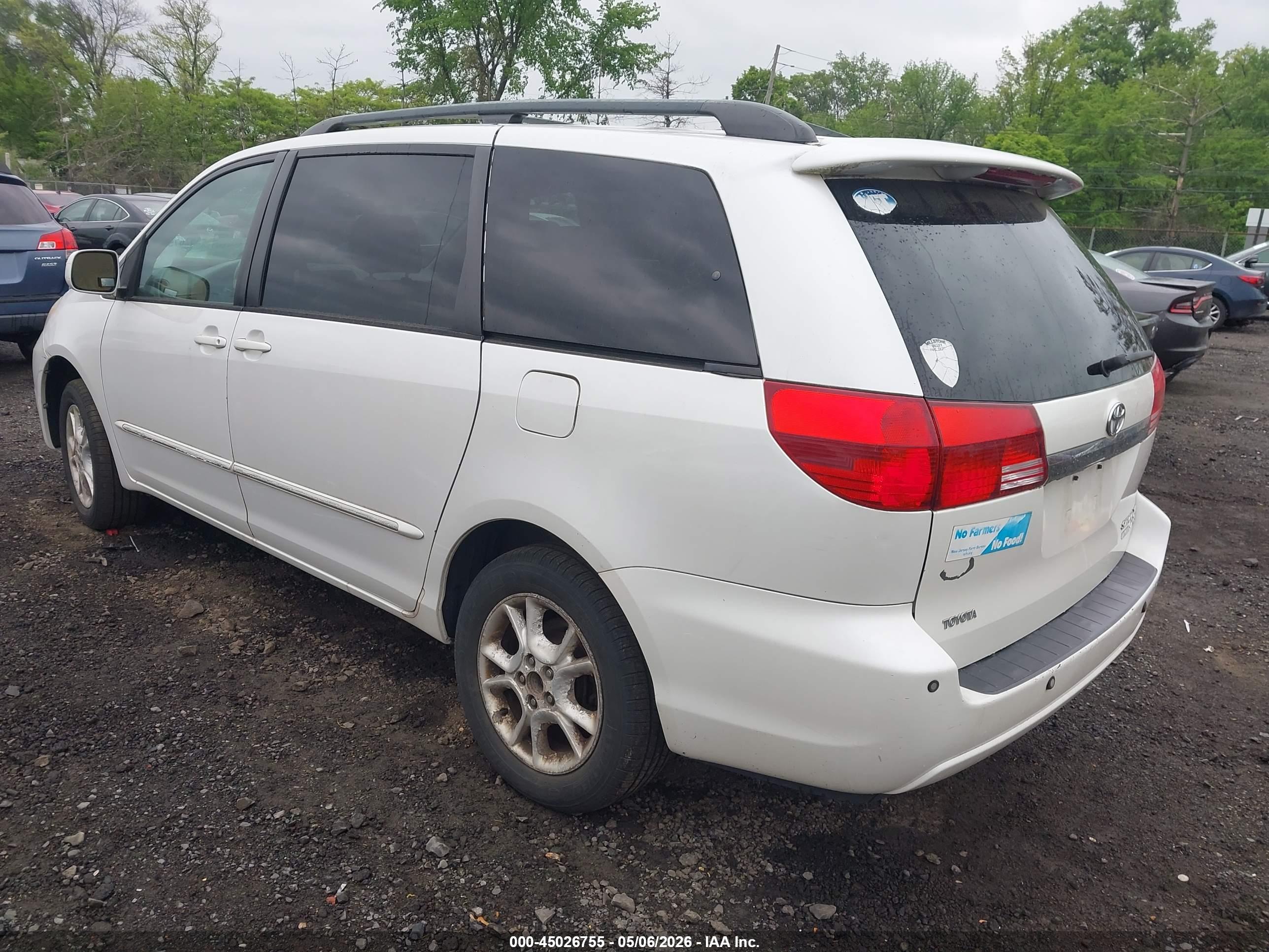 TOYOTA SIENNA image 3