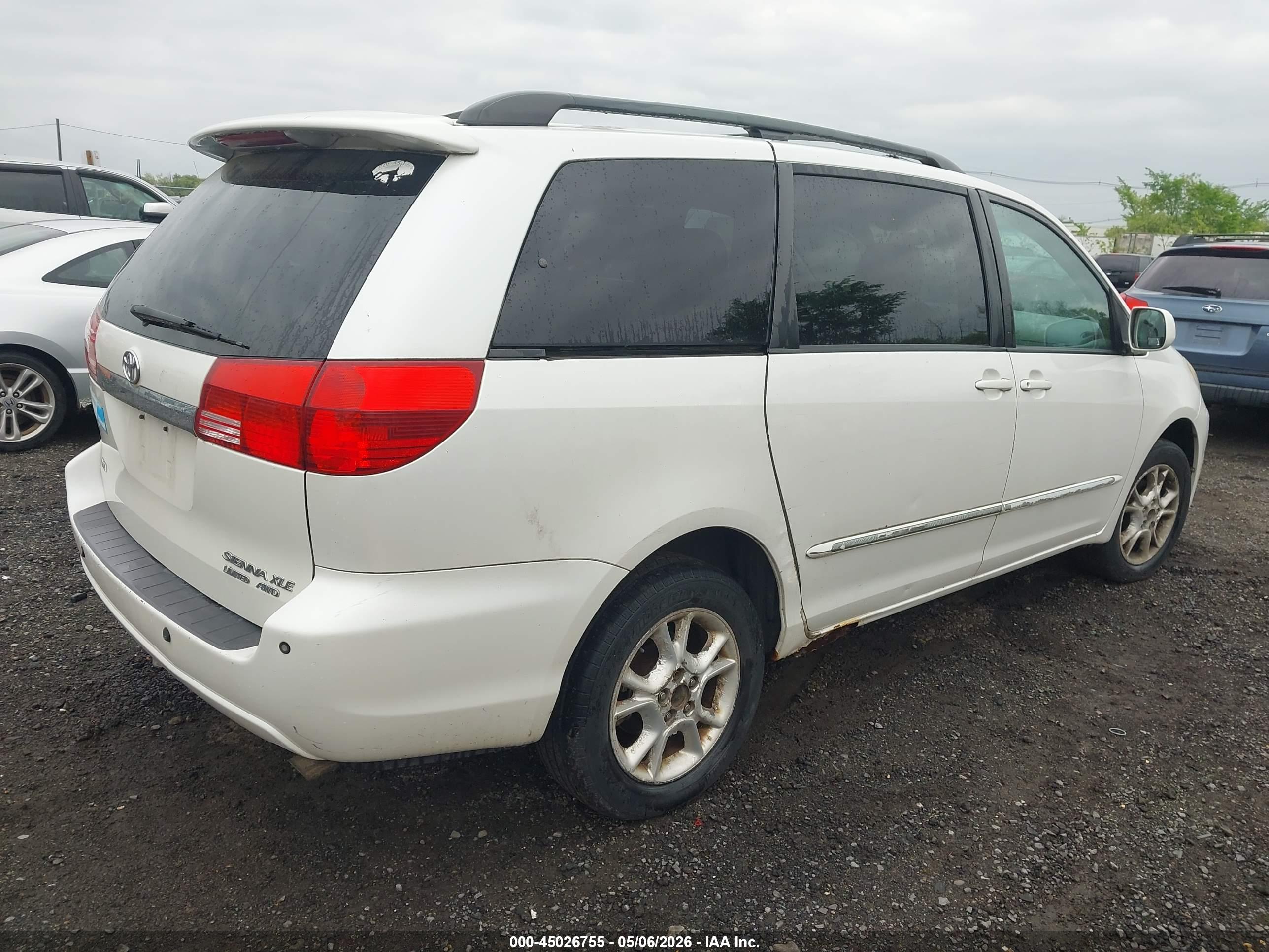 TOYOTA SIENNA image 4