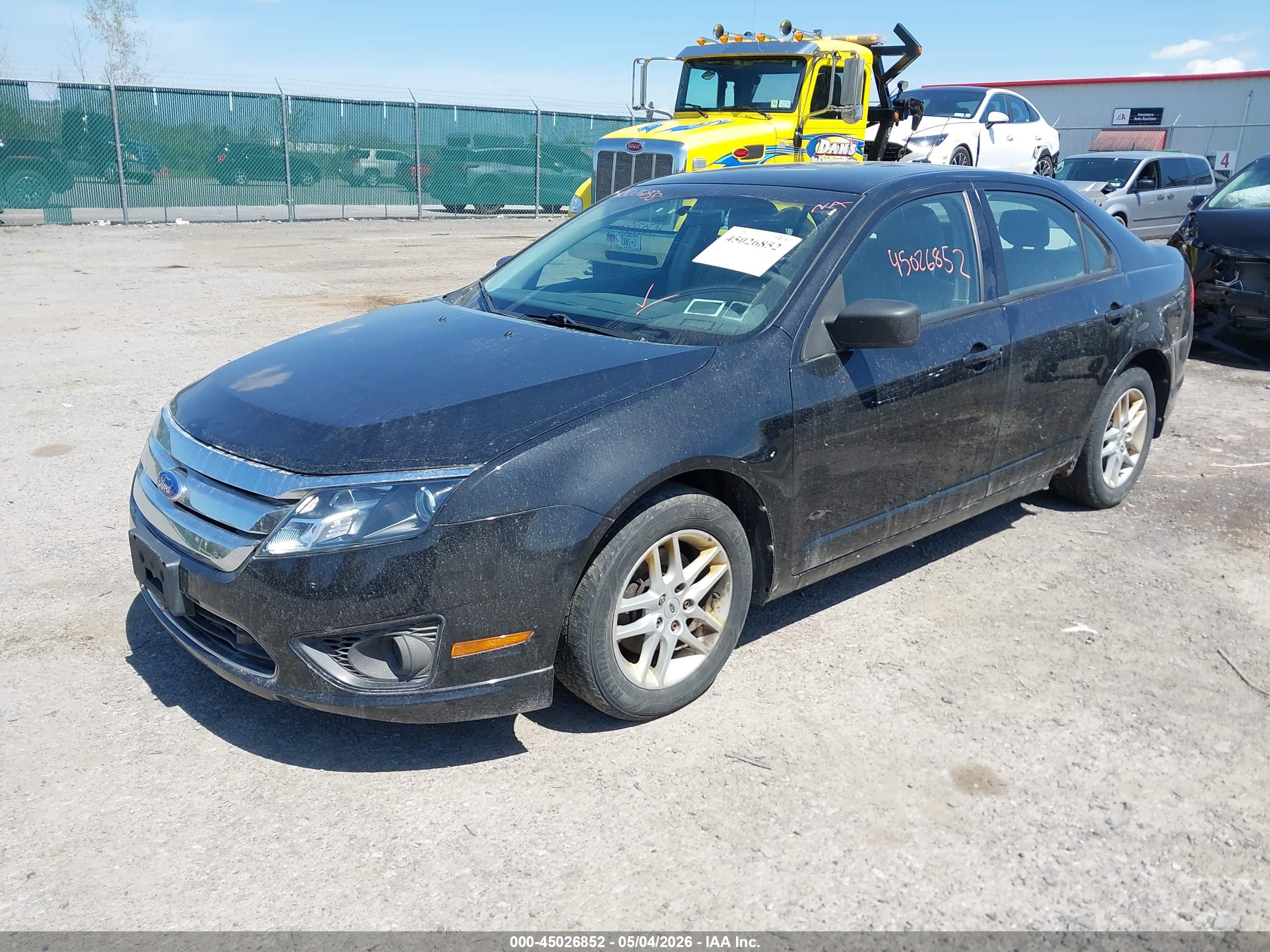 FORD FUSION image 2