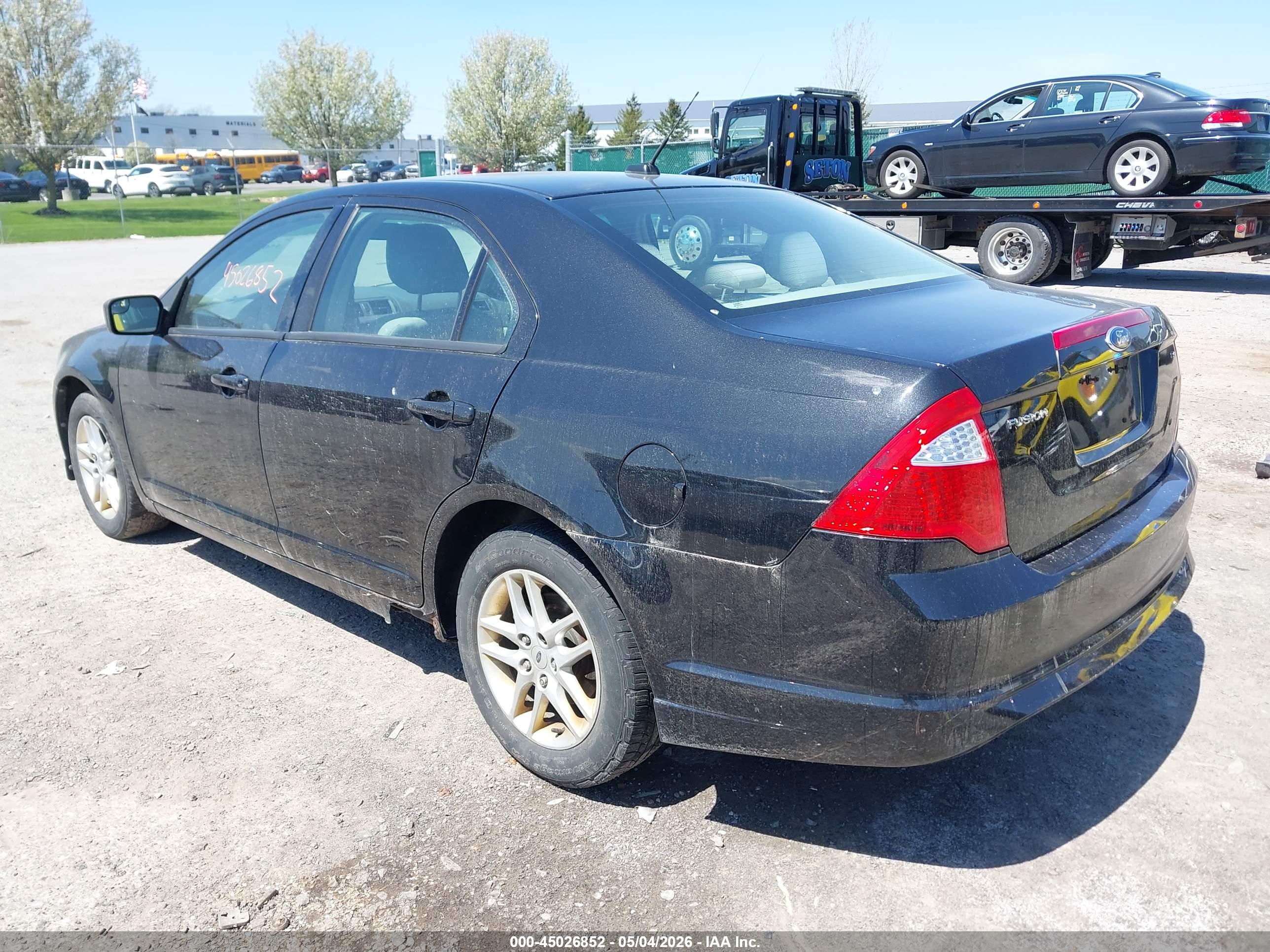 FORD FUSION image 3