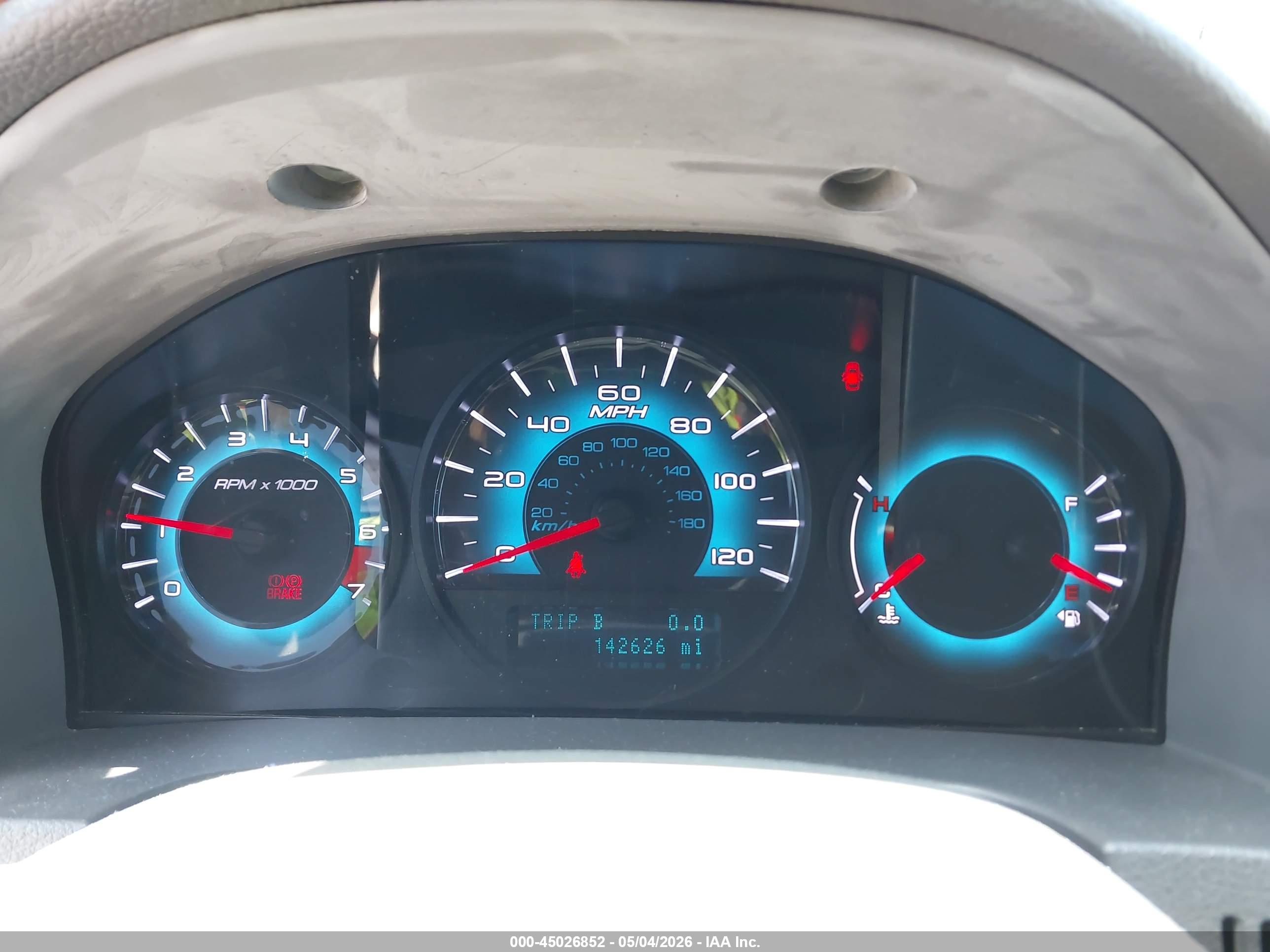 FORD FUSION image 7