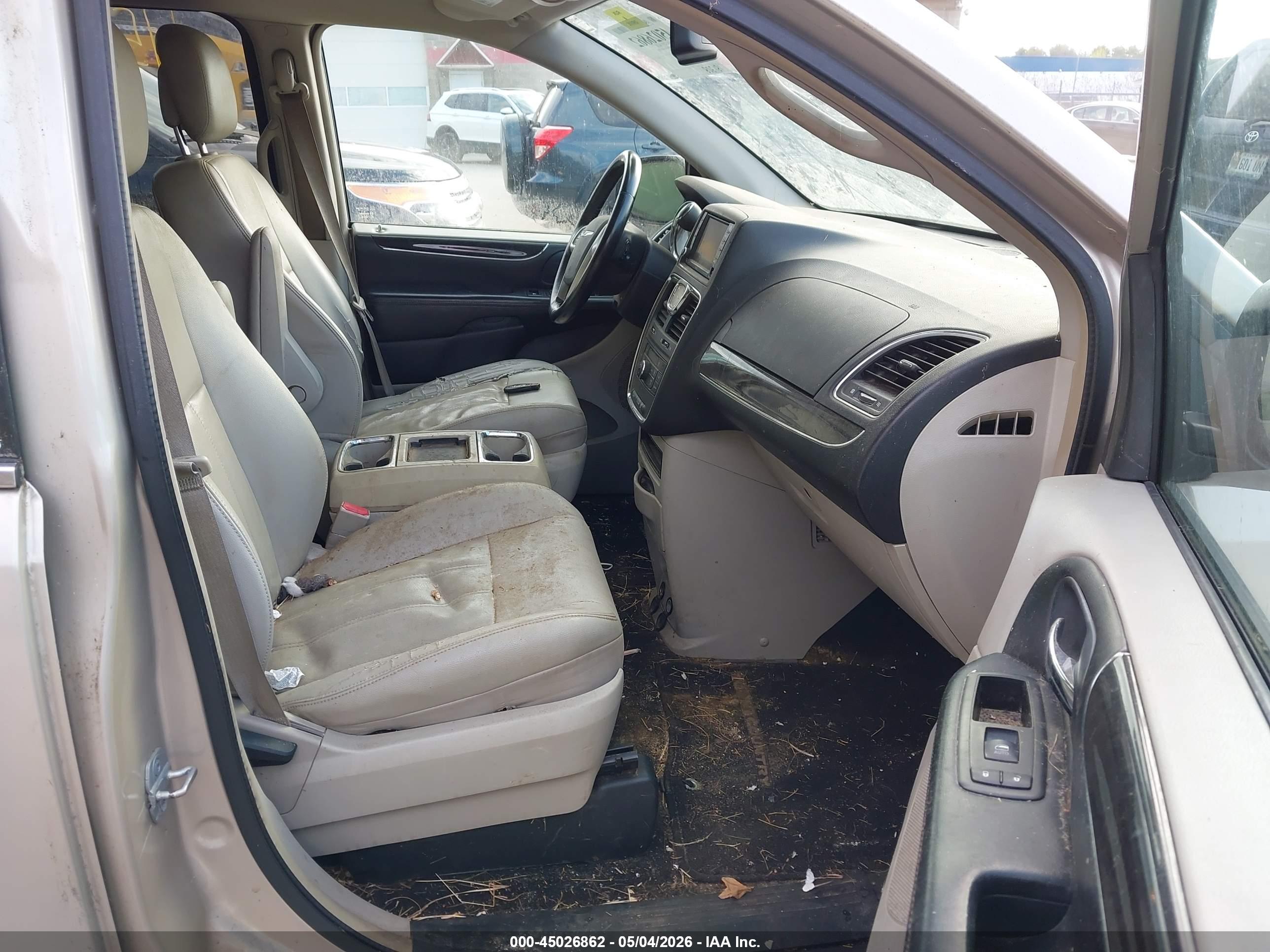 CHRYSLER TOWN image 5