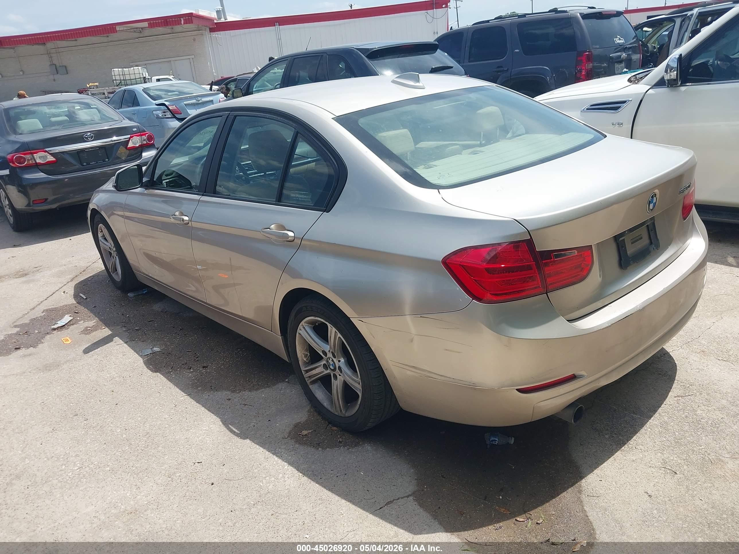 BMW 320I image 3
