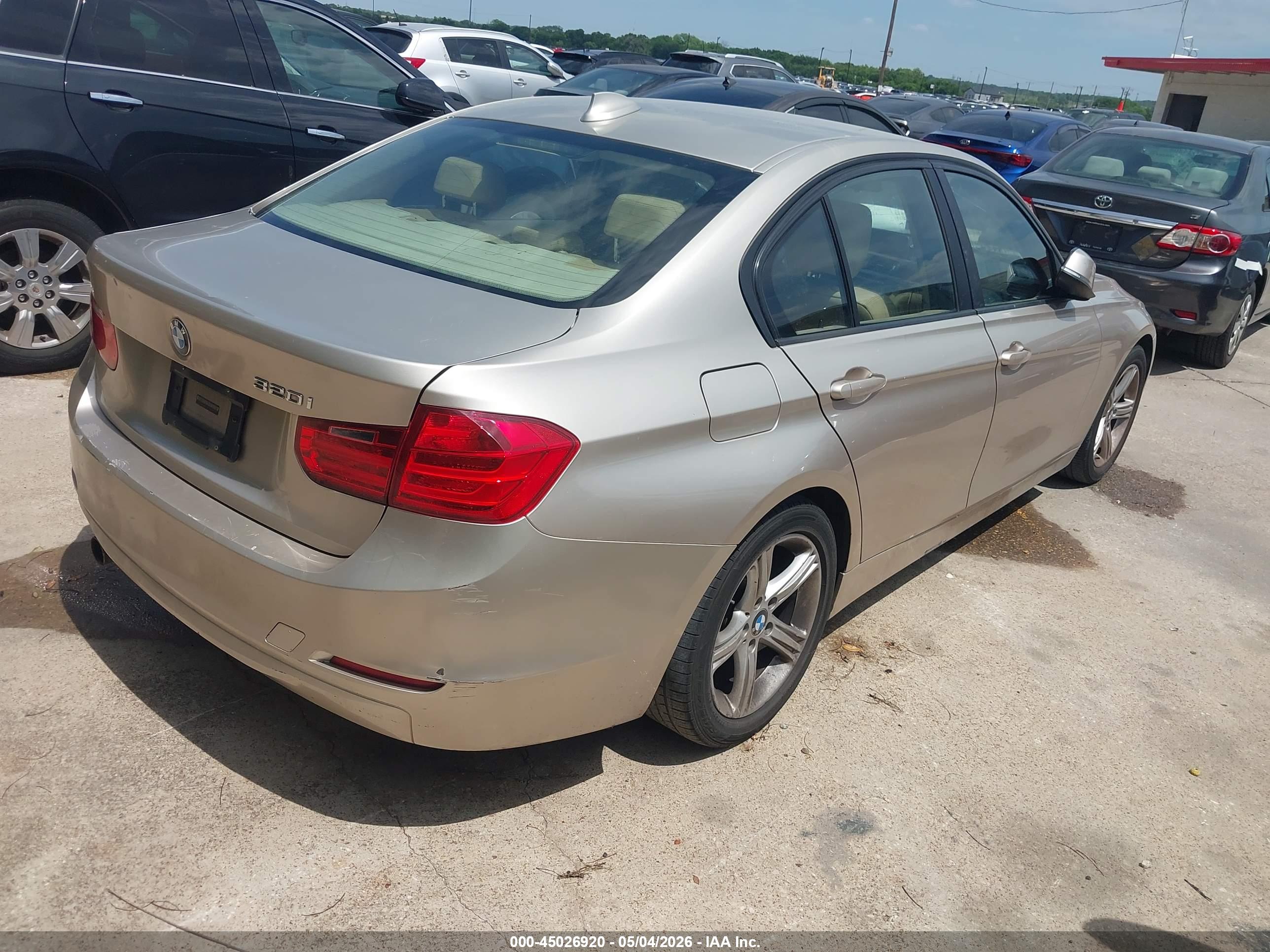 BMW 320I image 4
