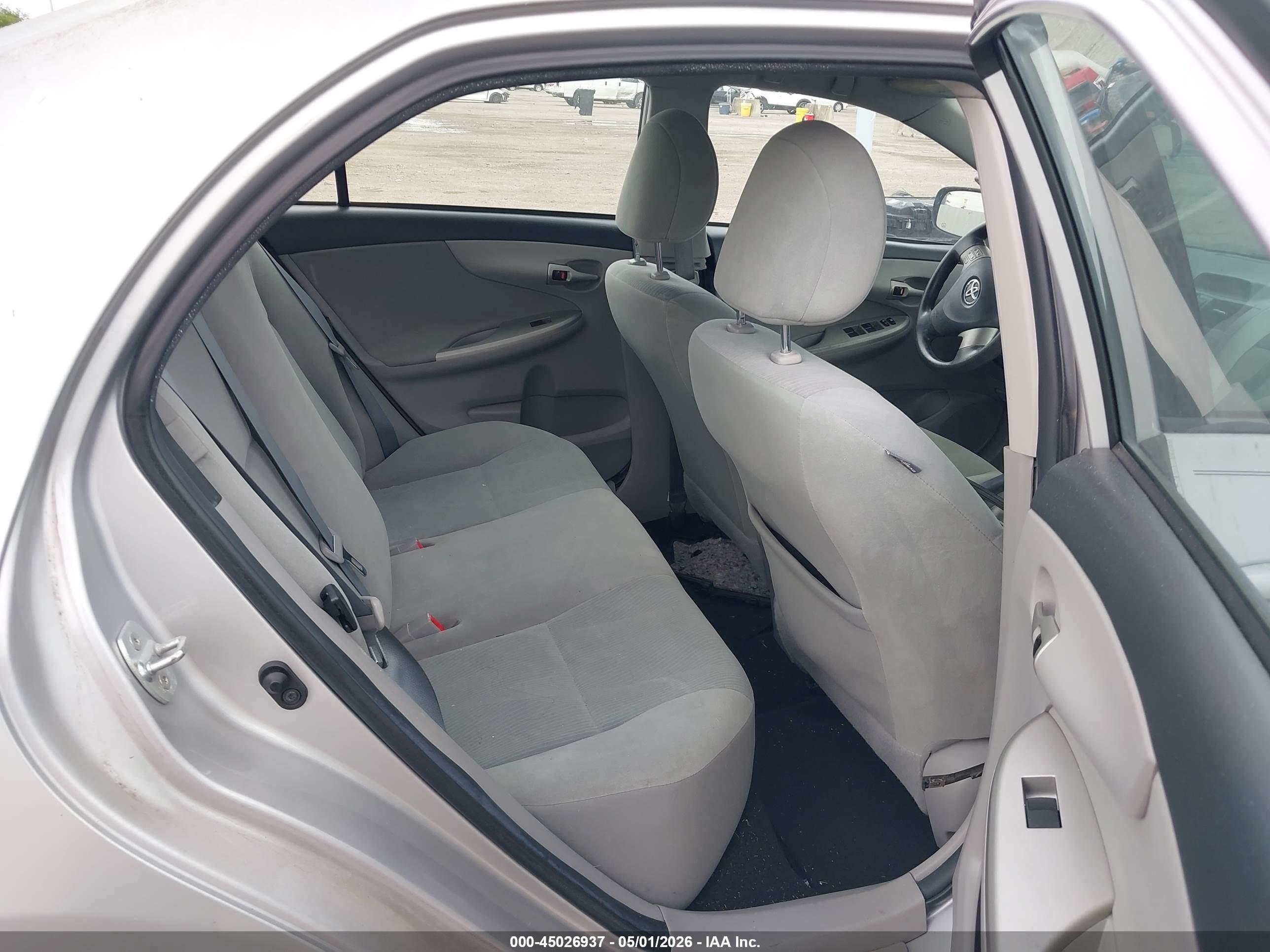 TOYOTA COROLLA image 8