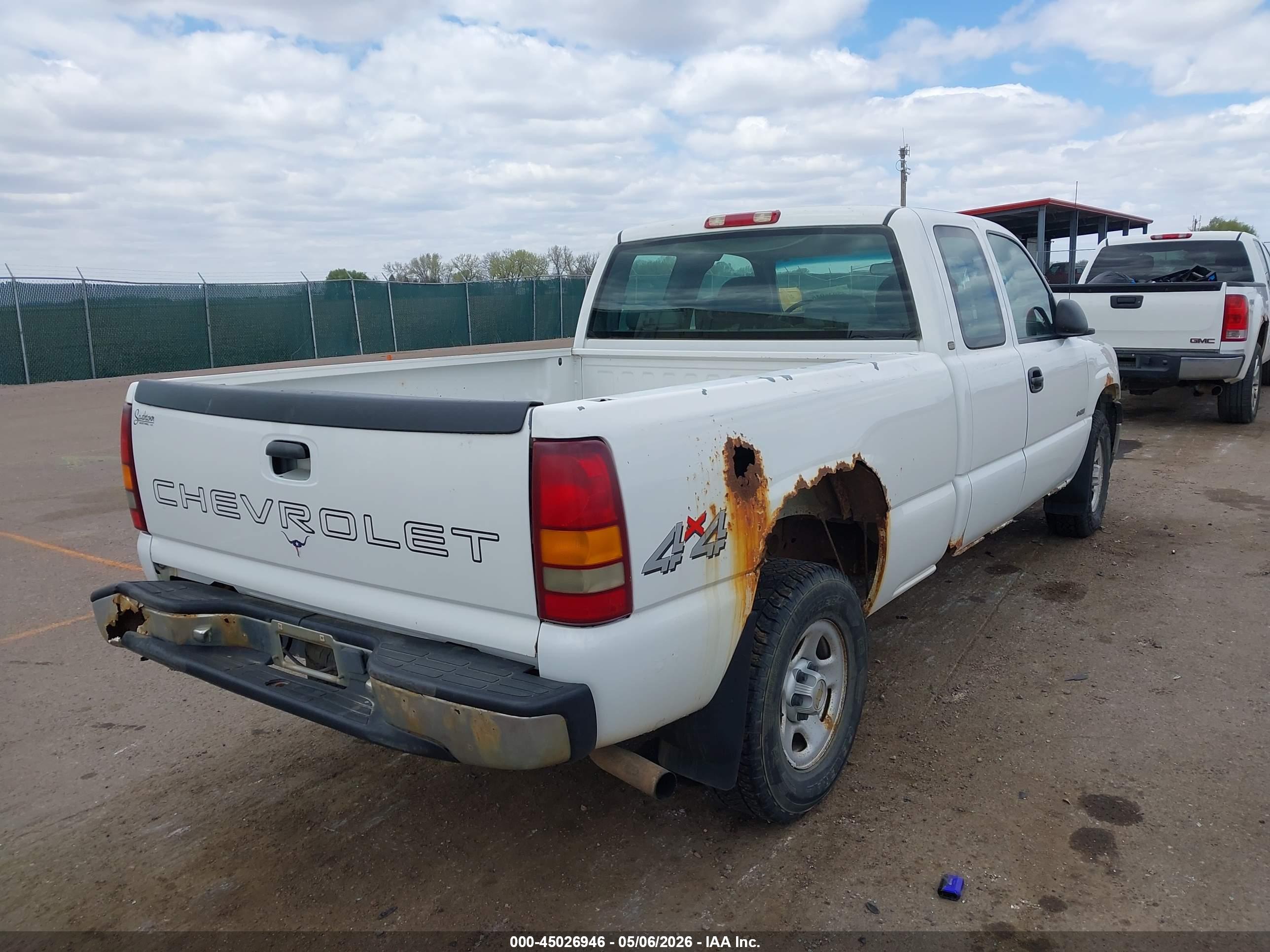 CHEVROLET SILVERADO image 4