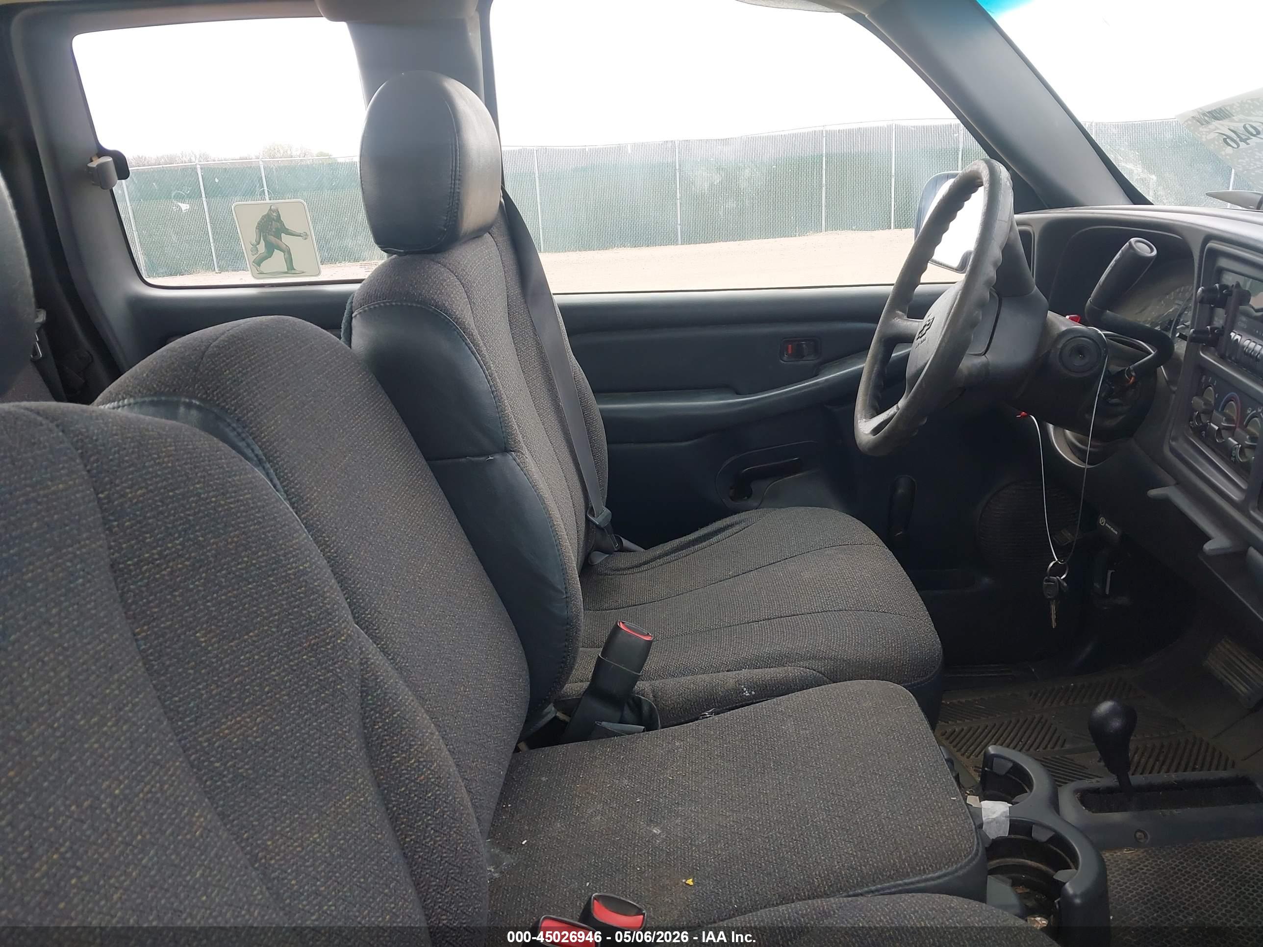 CHEVROLET SILVERADO image 5
