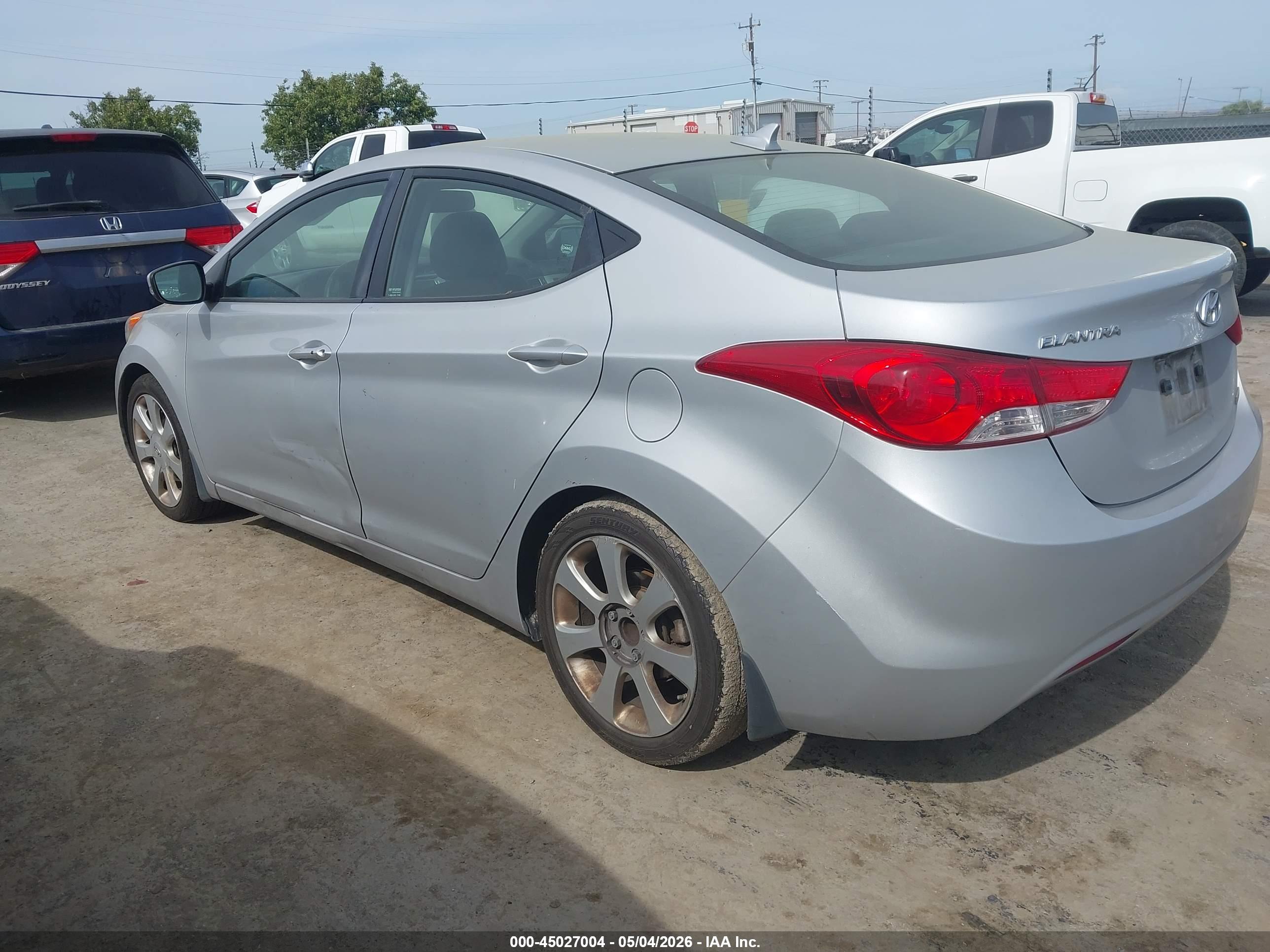 HYUNDAI ELANTRA image 3