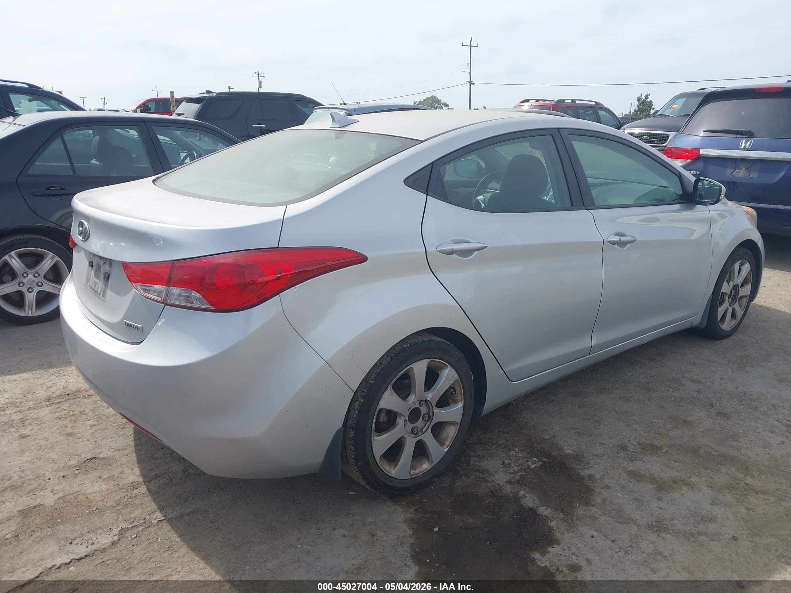 HYUNDAI ELANTRA image 4