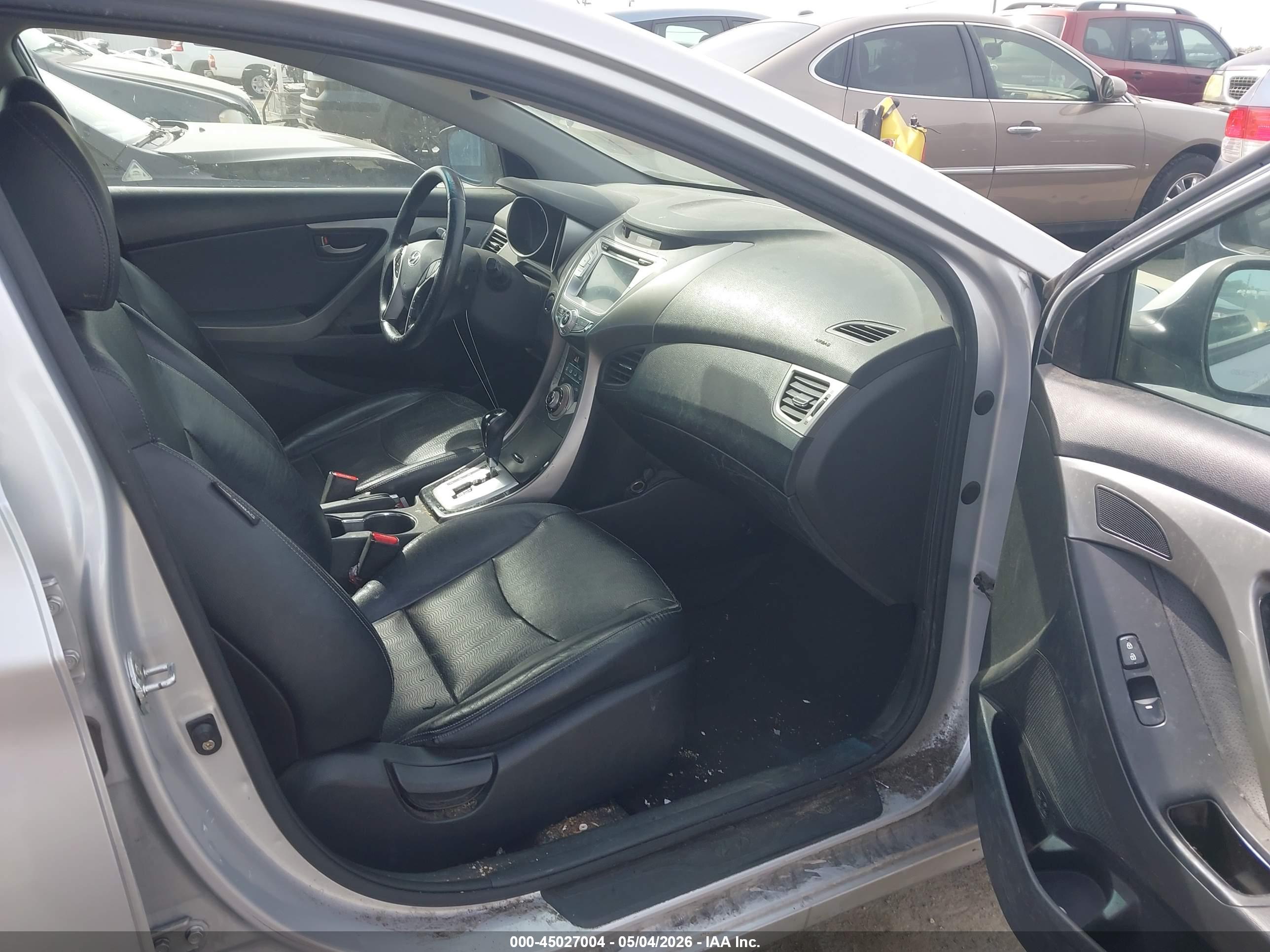 HYUNDAI ELANTRA image 5