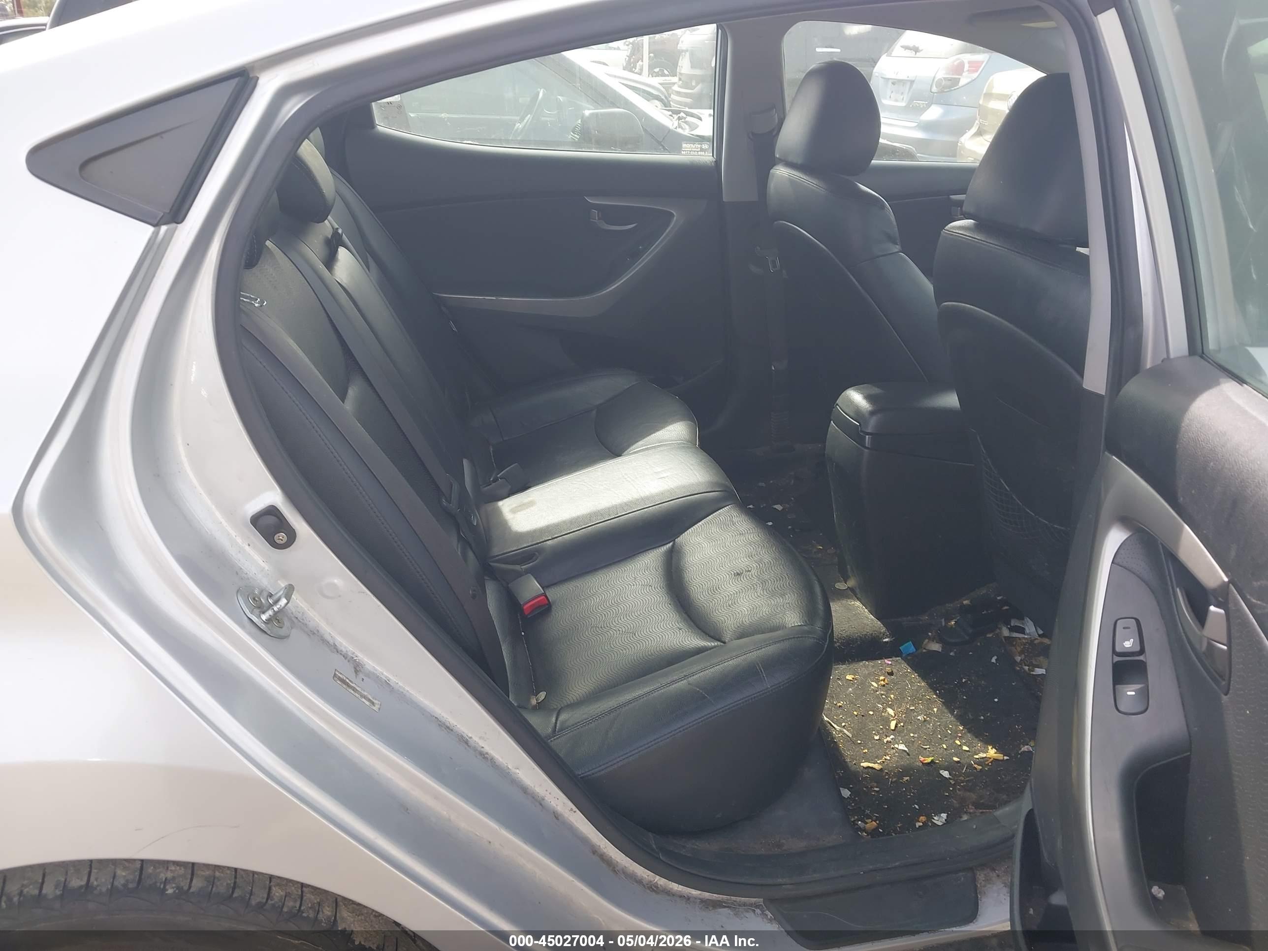 HYUNDAI ELANTRA image 8