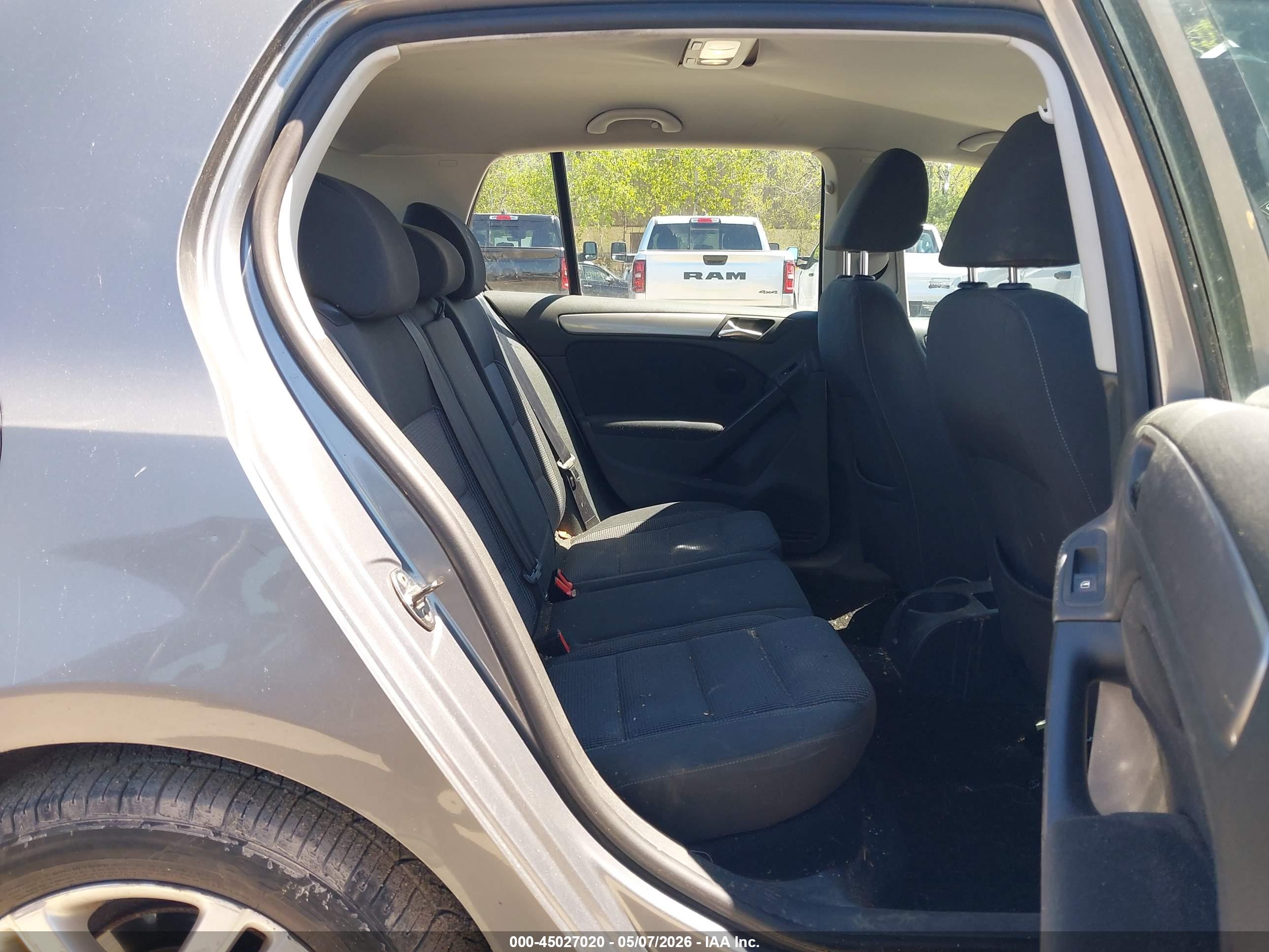 VOLKSWAGEN GOLF image 8