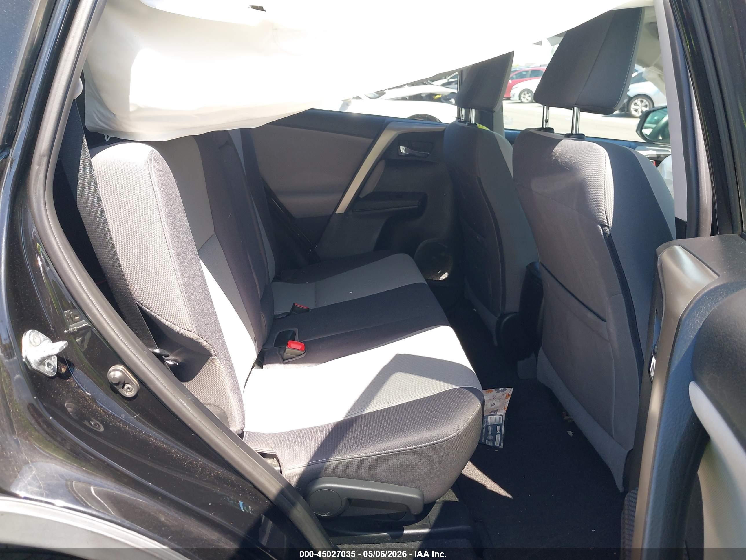 TOYOTA RAV4 image 8