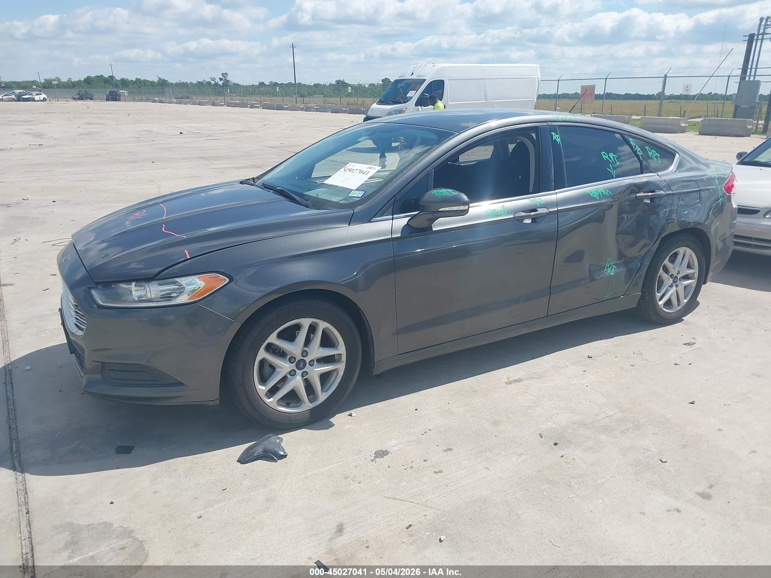 FORD FUSION image 2