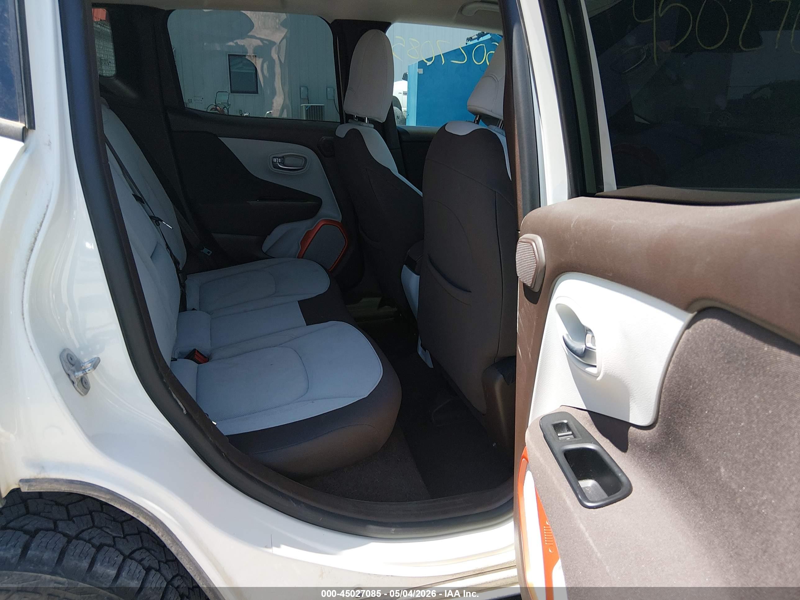 JEEP RENEGADE image 8