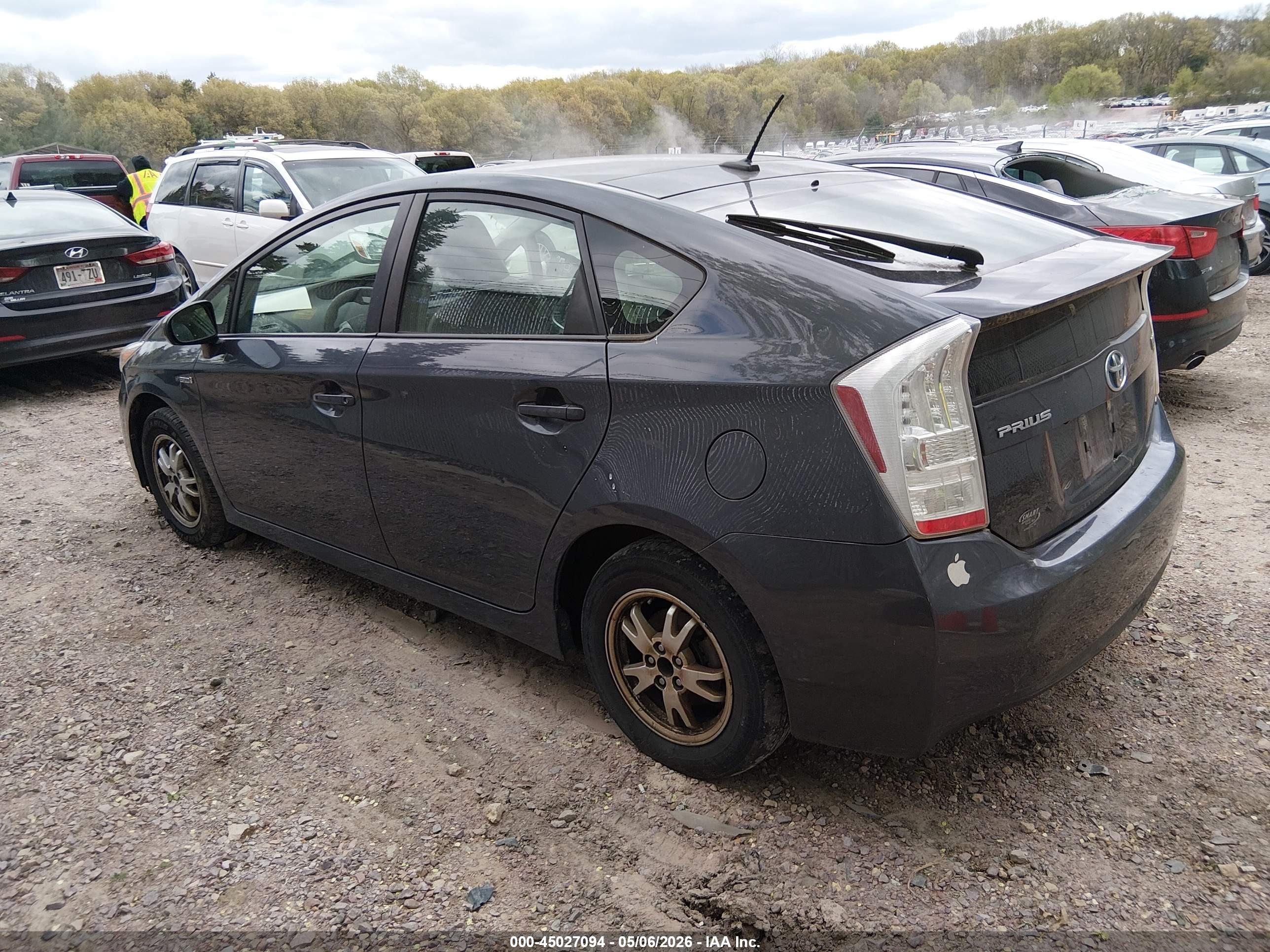 TOYOTA PRIUS image 3