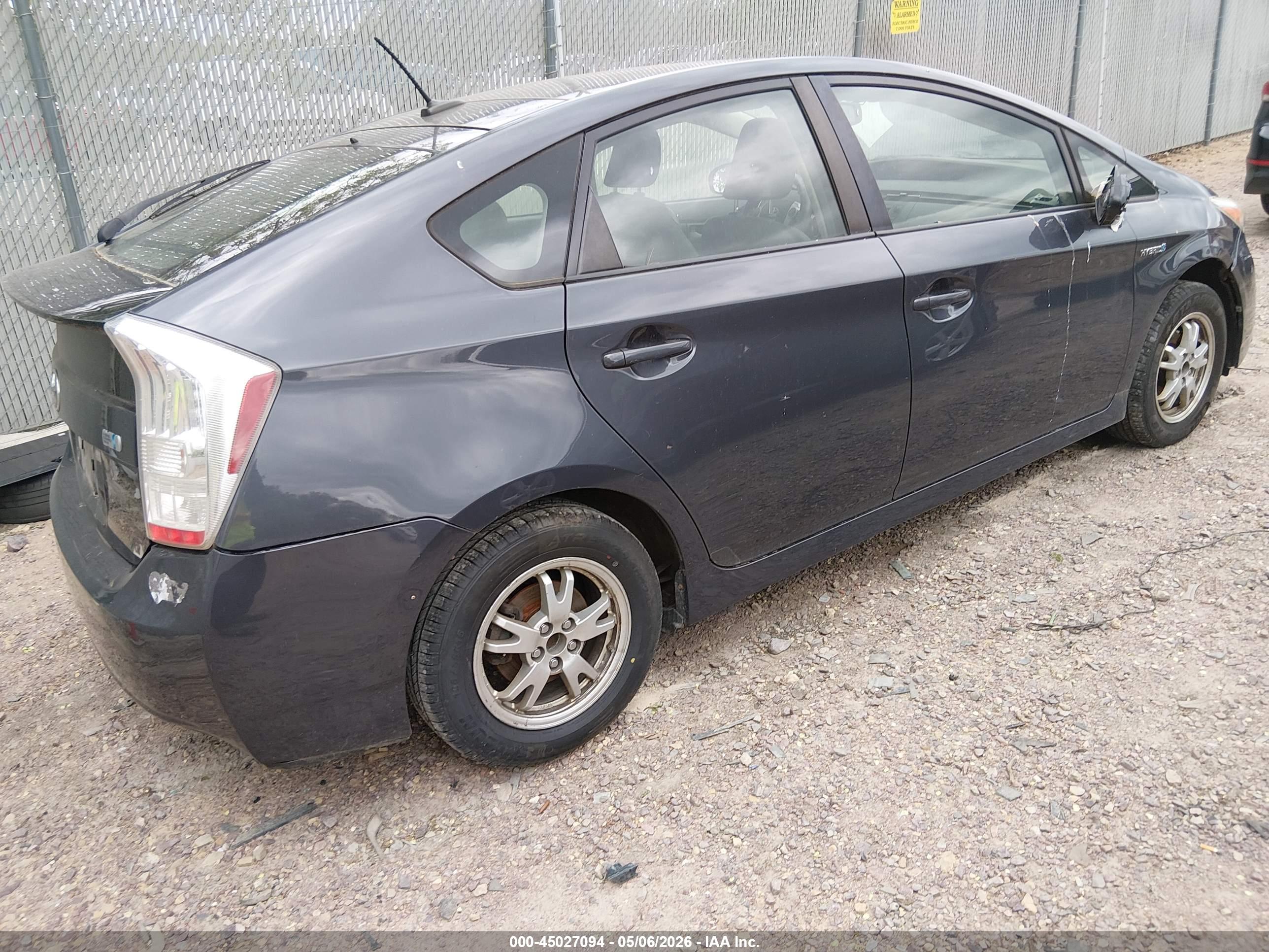 TOYOTA PRIUS image 4