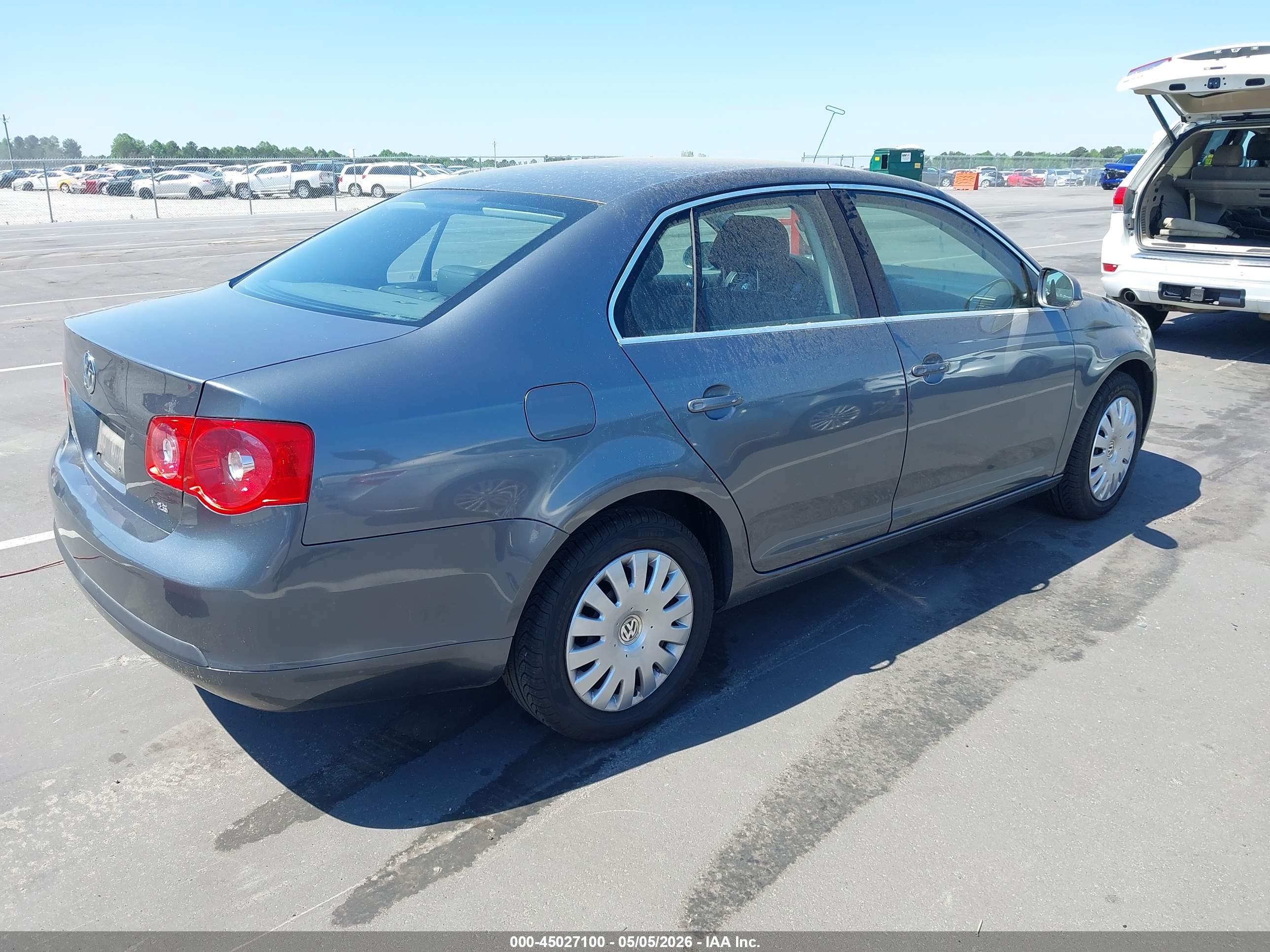 VOLKSWAGEN JETTA image 4