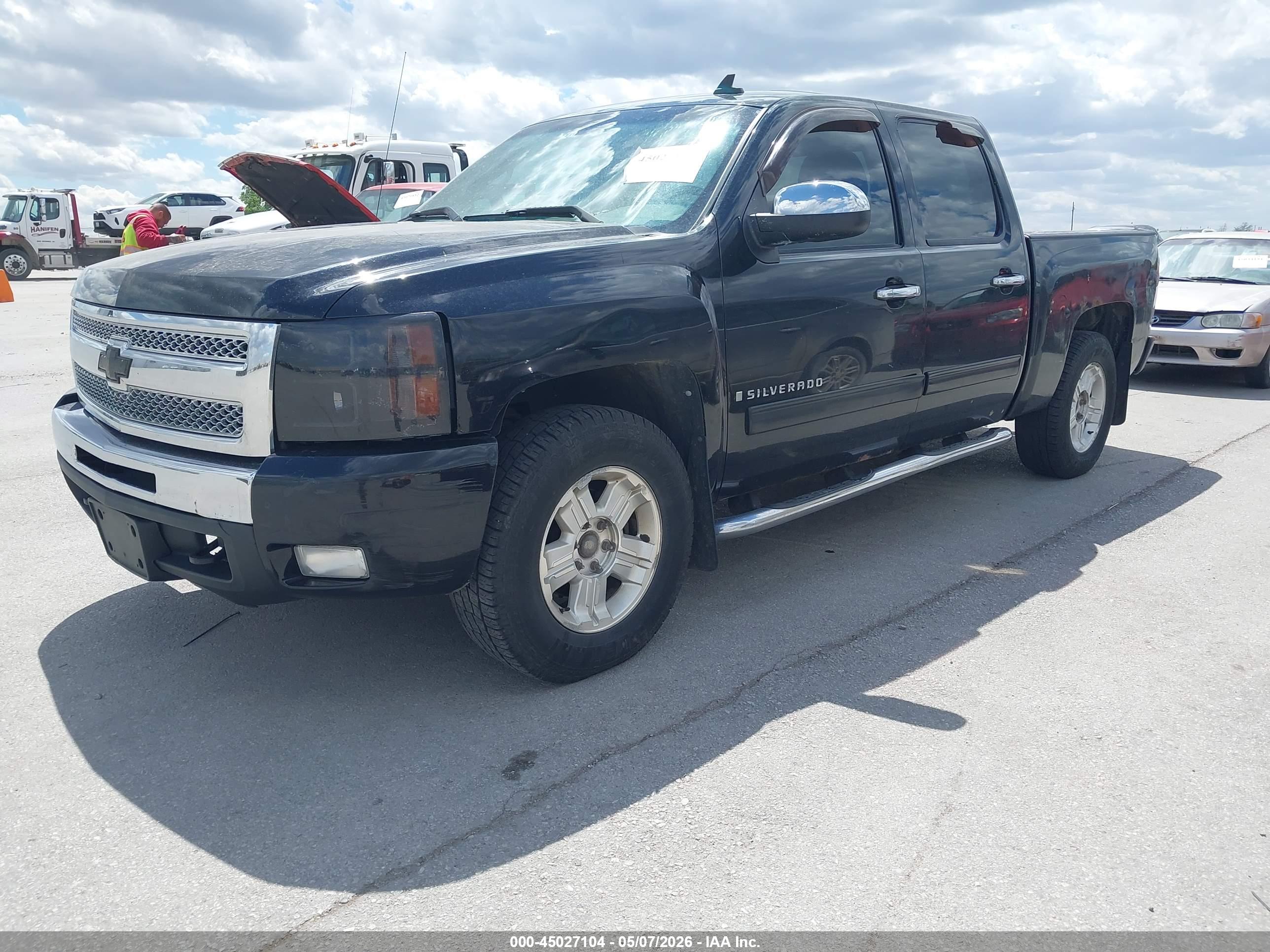 CHEVROLET SILVERADO image 2