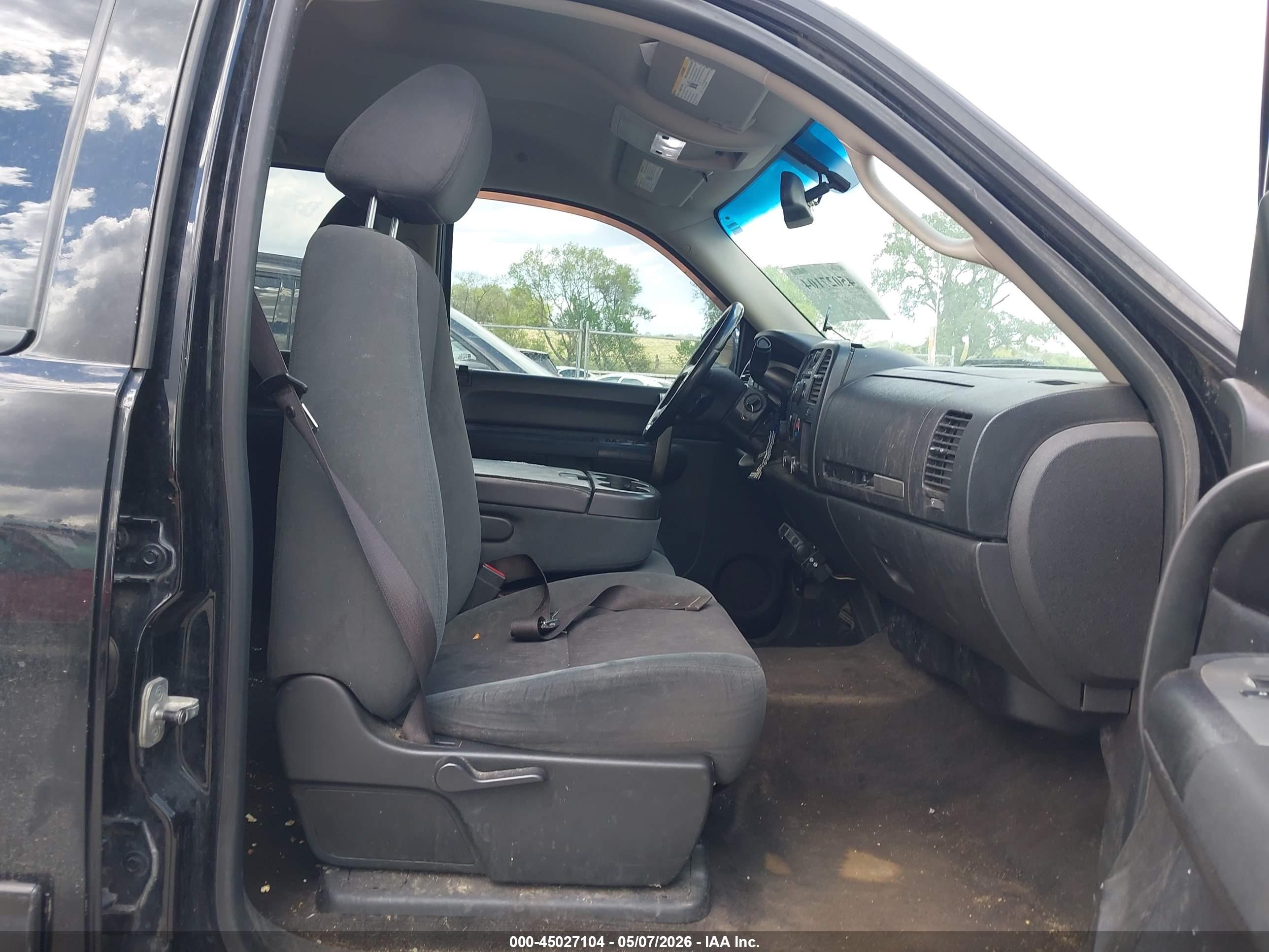 CHEVROLET SILVERADO image 5