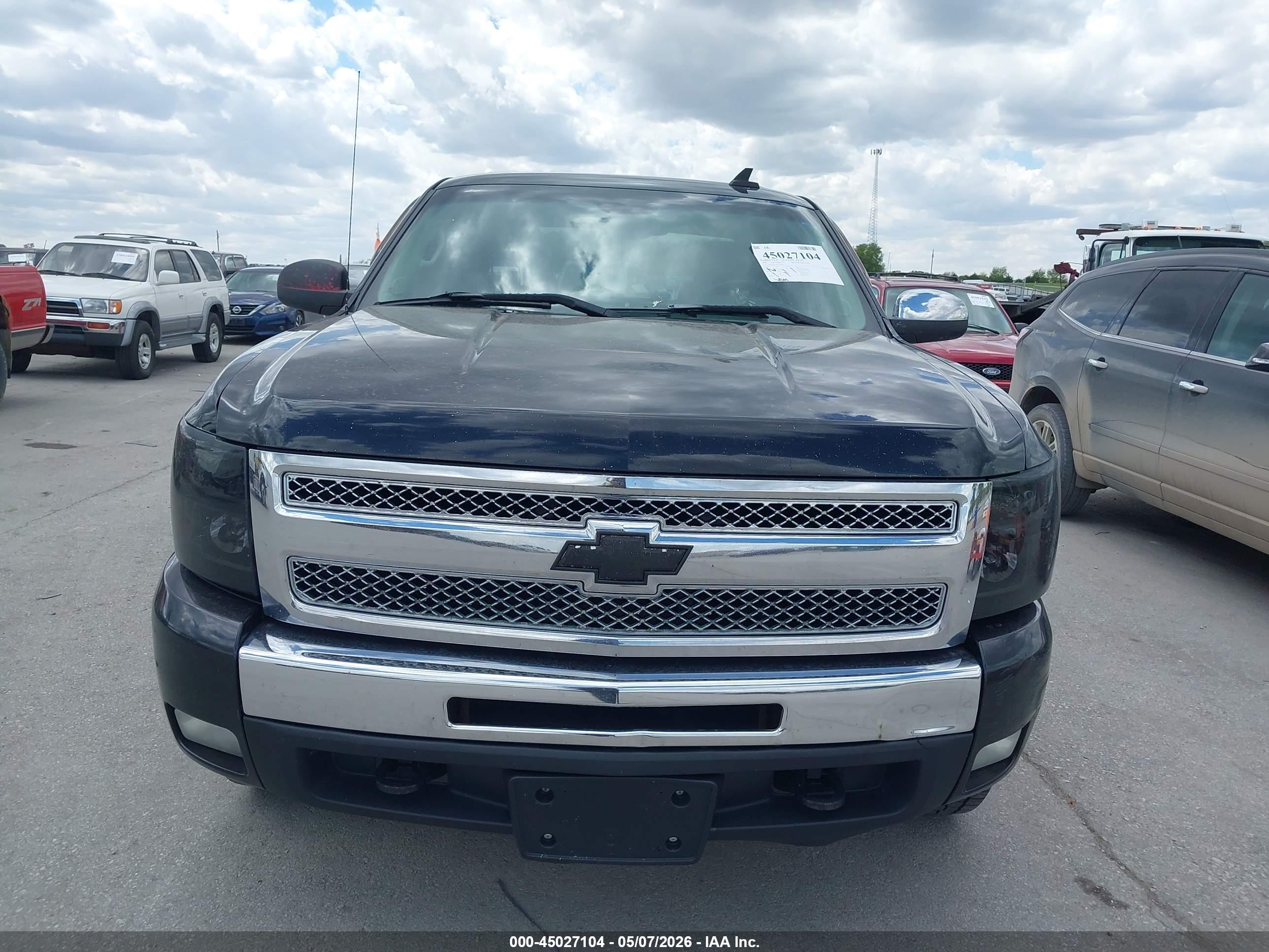 CHEVROLET SILVERADO image 6