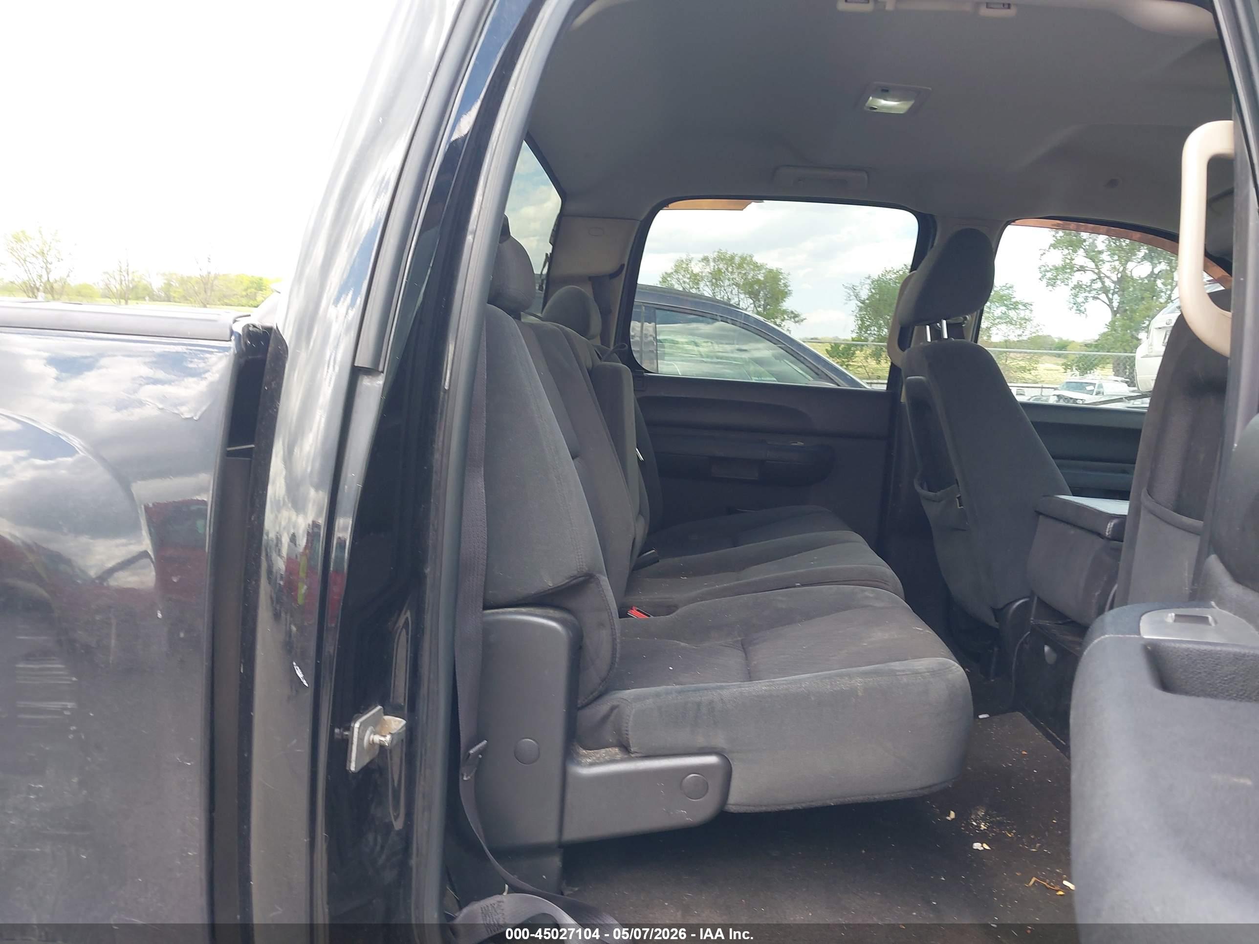 CHEVROLET SILVERADO image 8