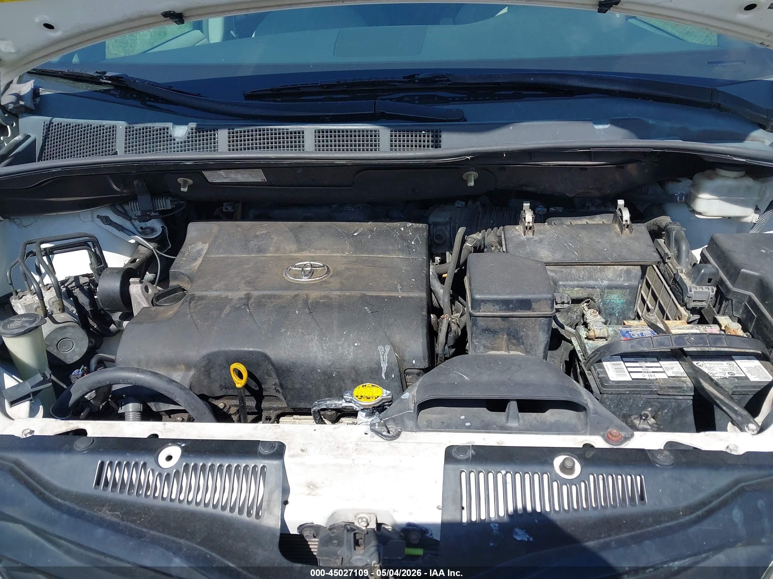 TOYOTA SIENNA image 10