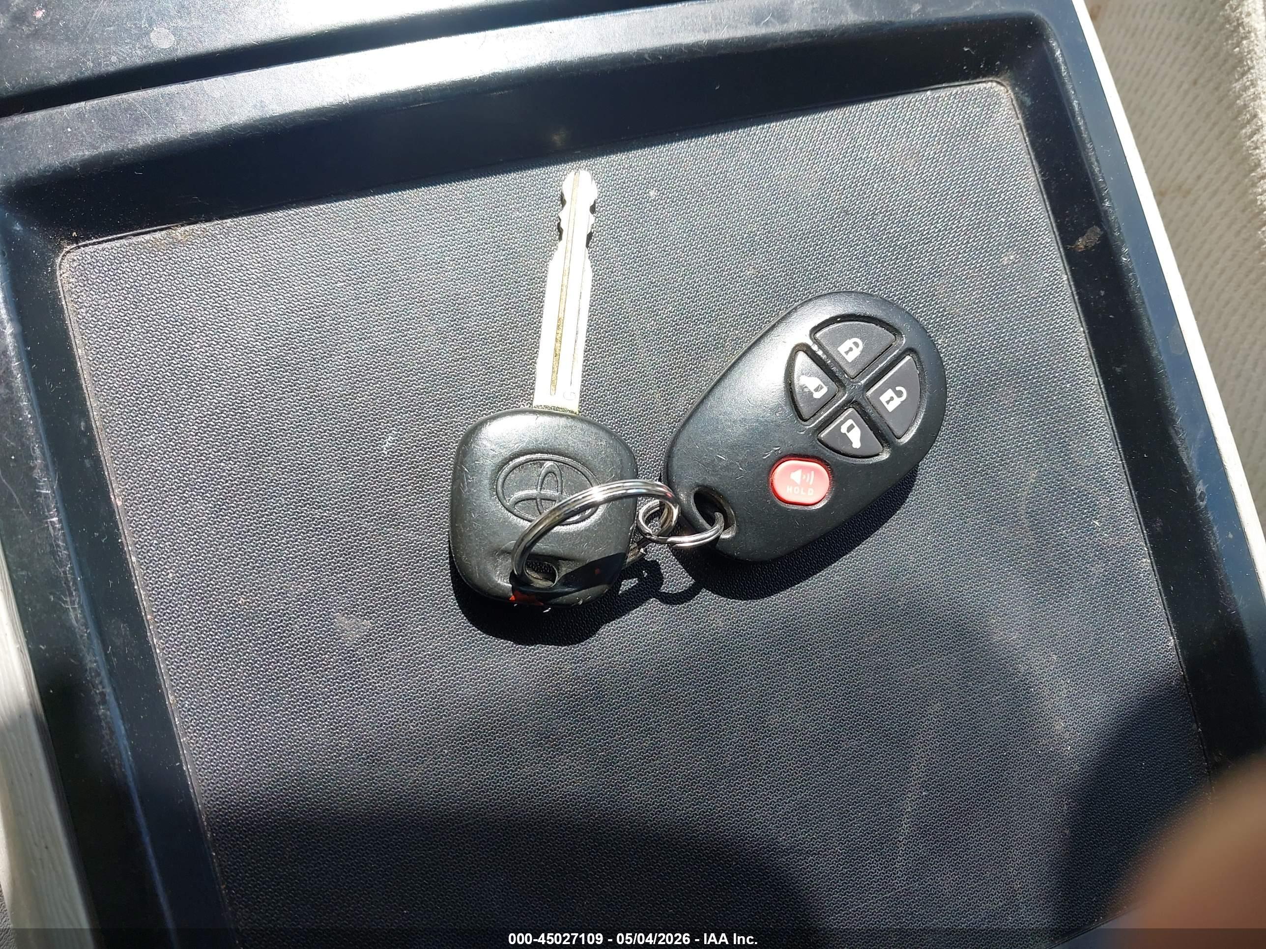 TOYOTA SIENNA image 11