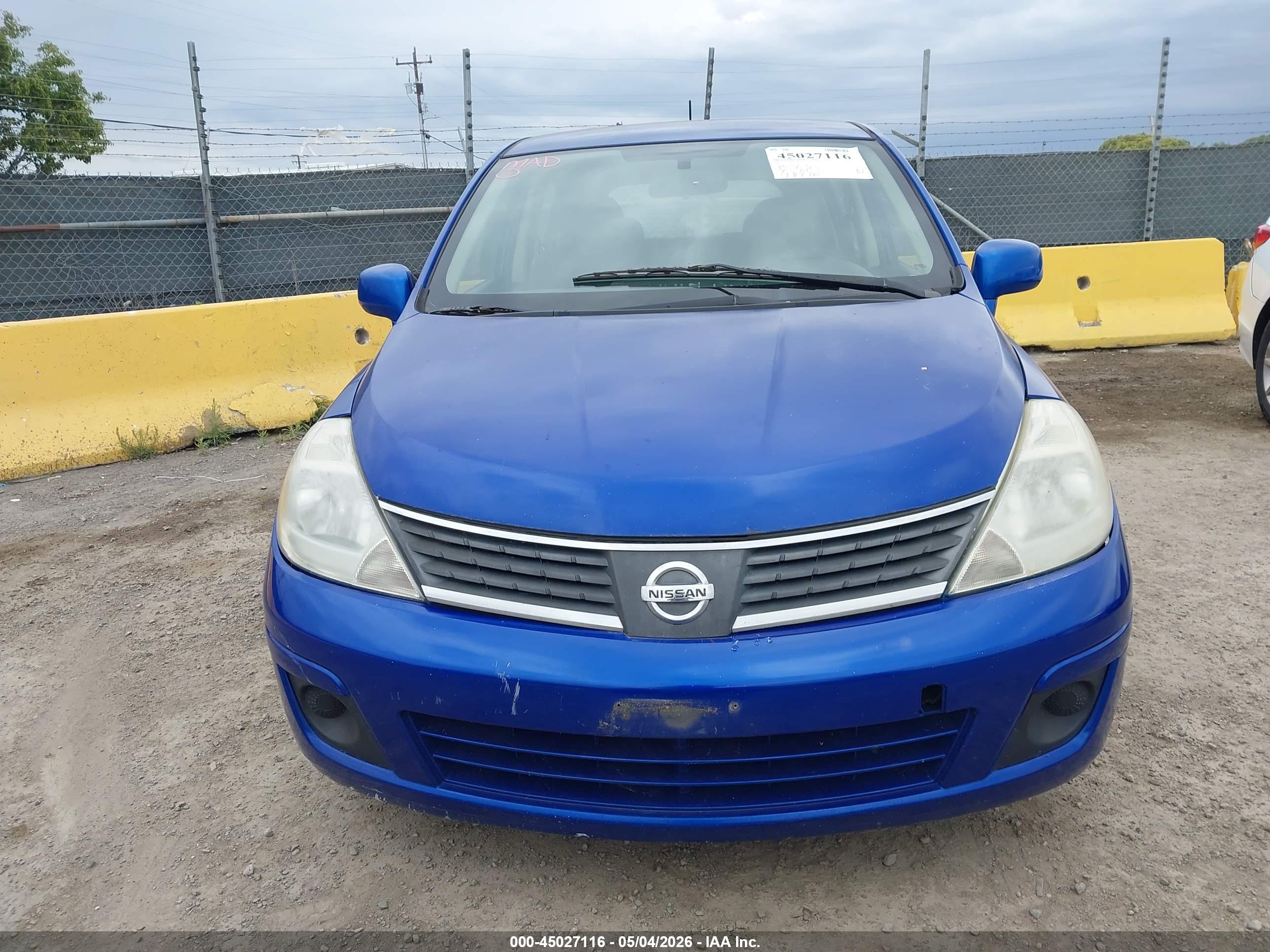 NISSAN VERSA image 6