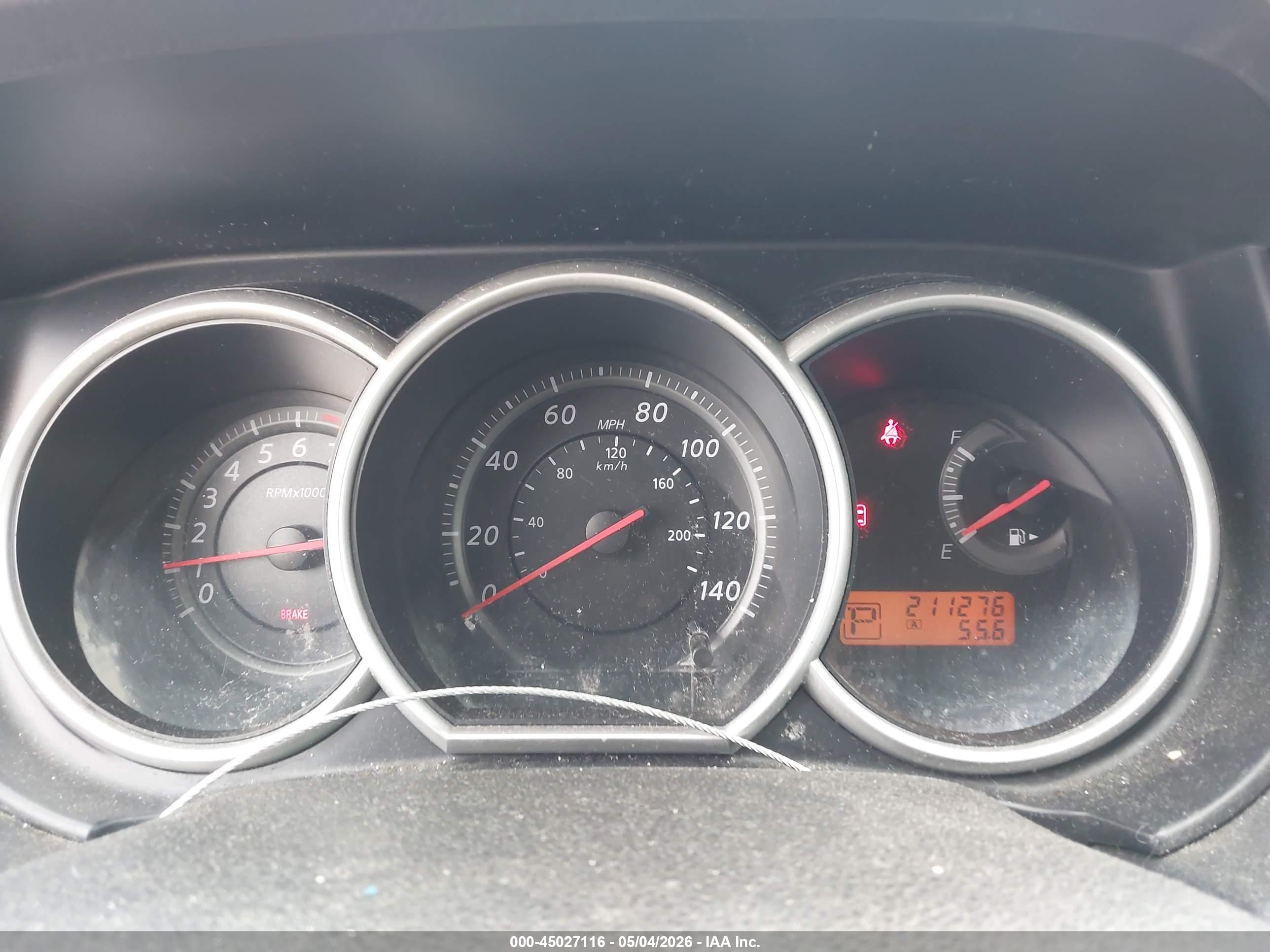 NISSAN VERSA image 7