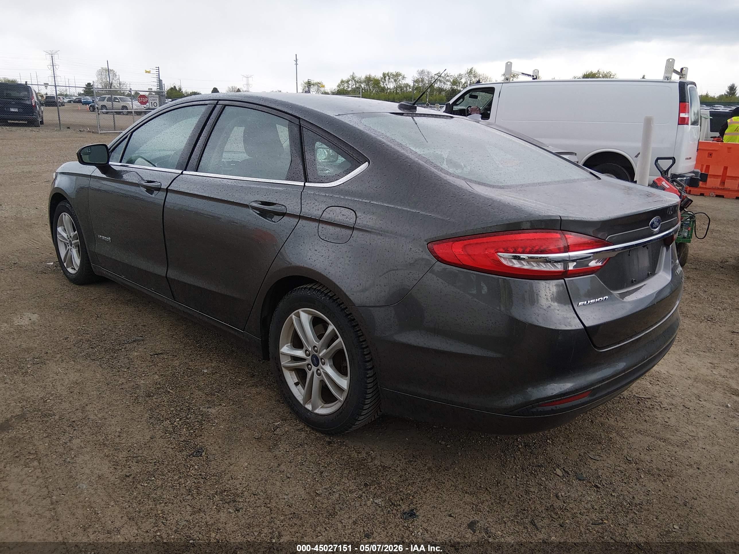 FORD FUSION image 3