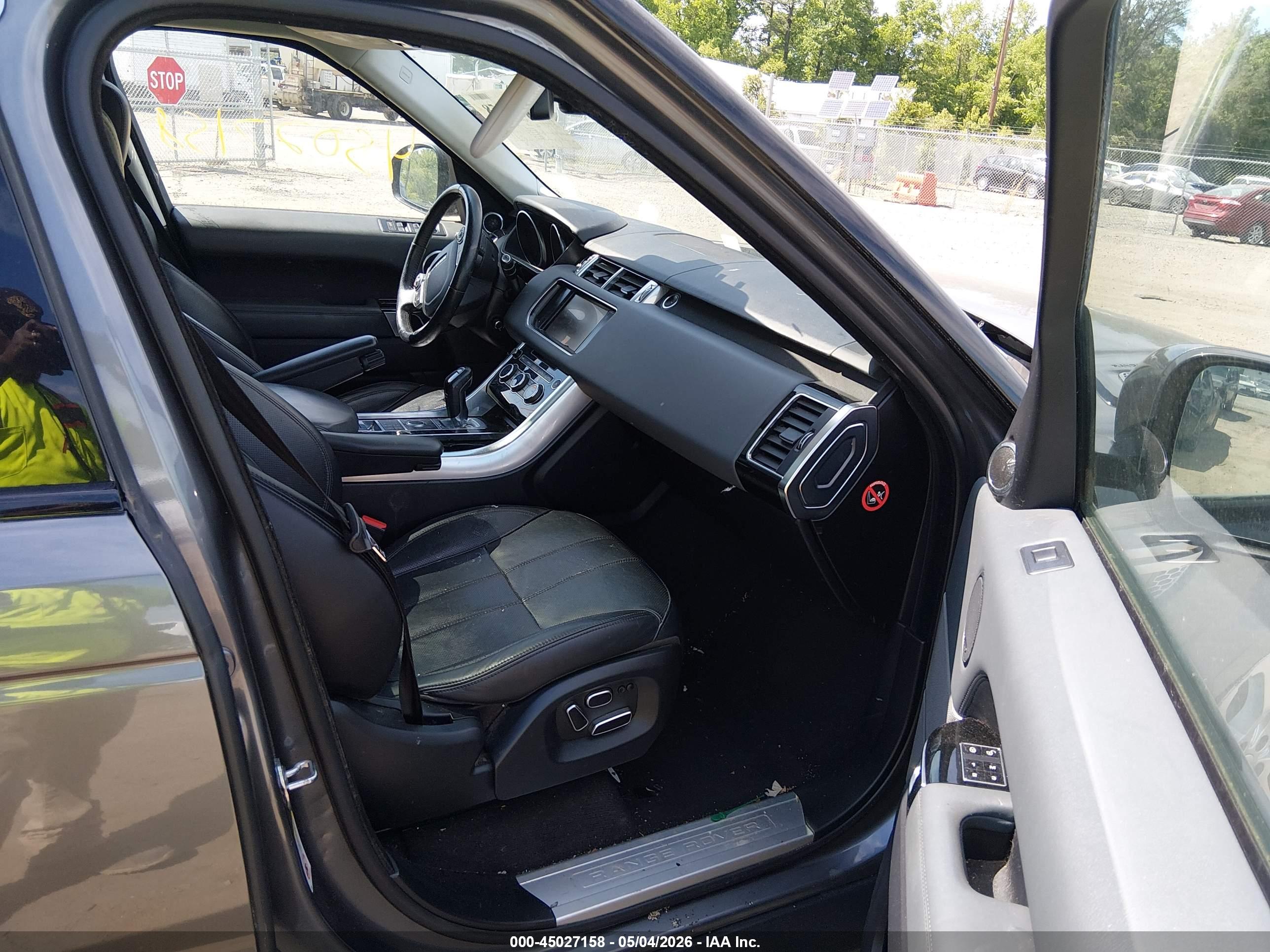 LAND ROVER image 5