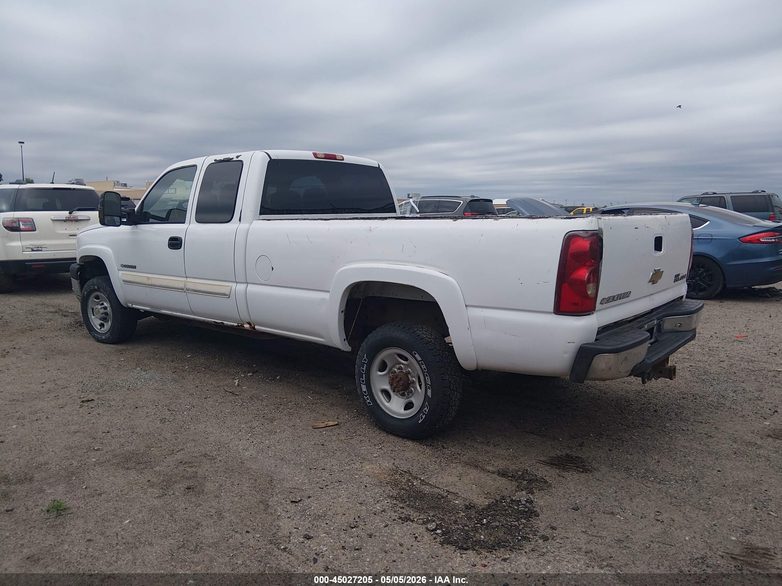 CHEVROLET SILVERADO image 3